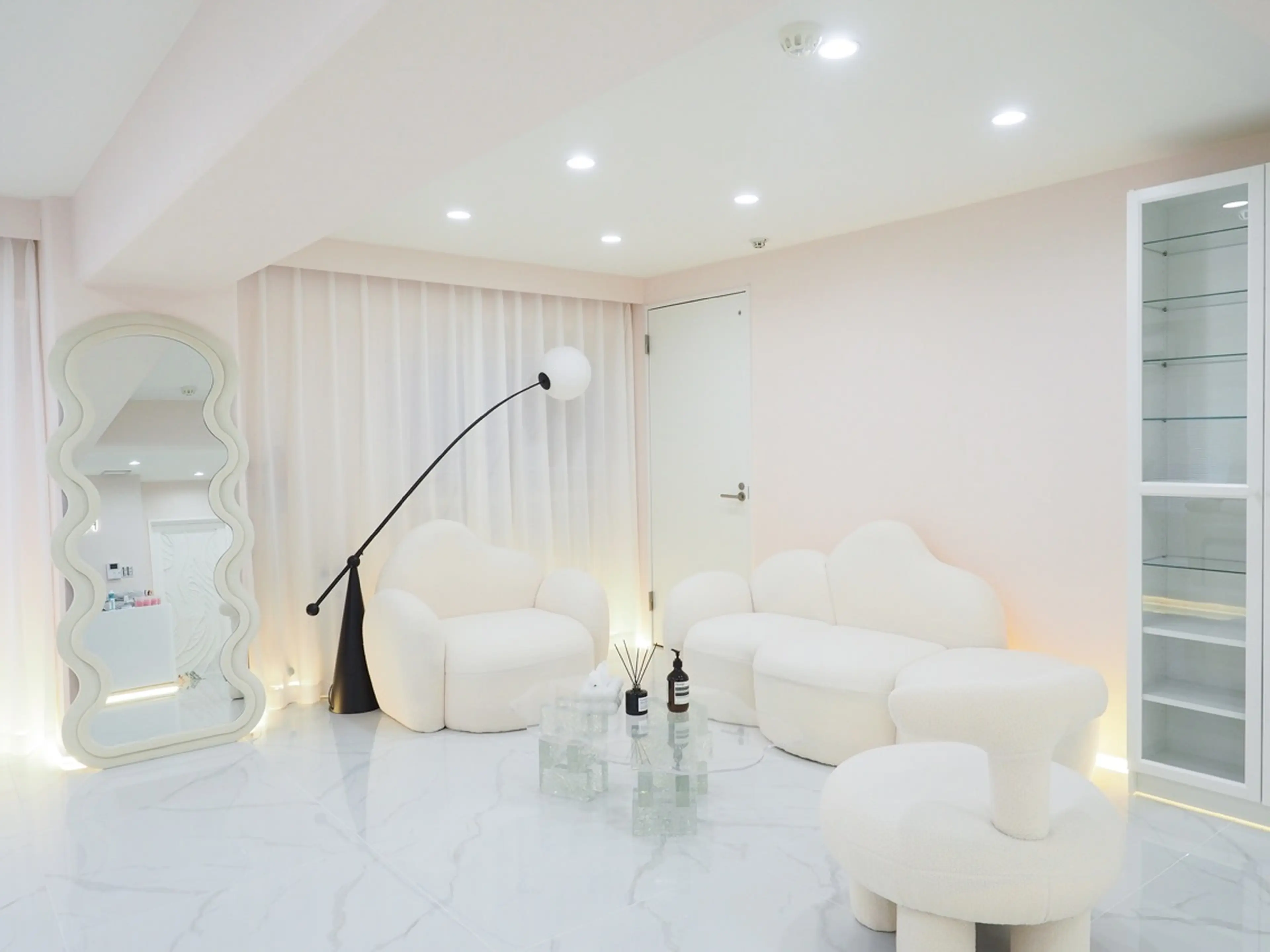 フライネイルサロンの内観・外観1