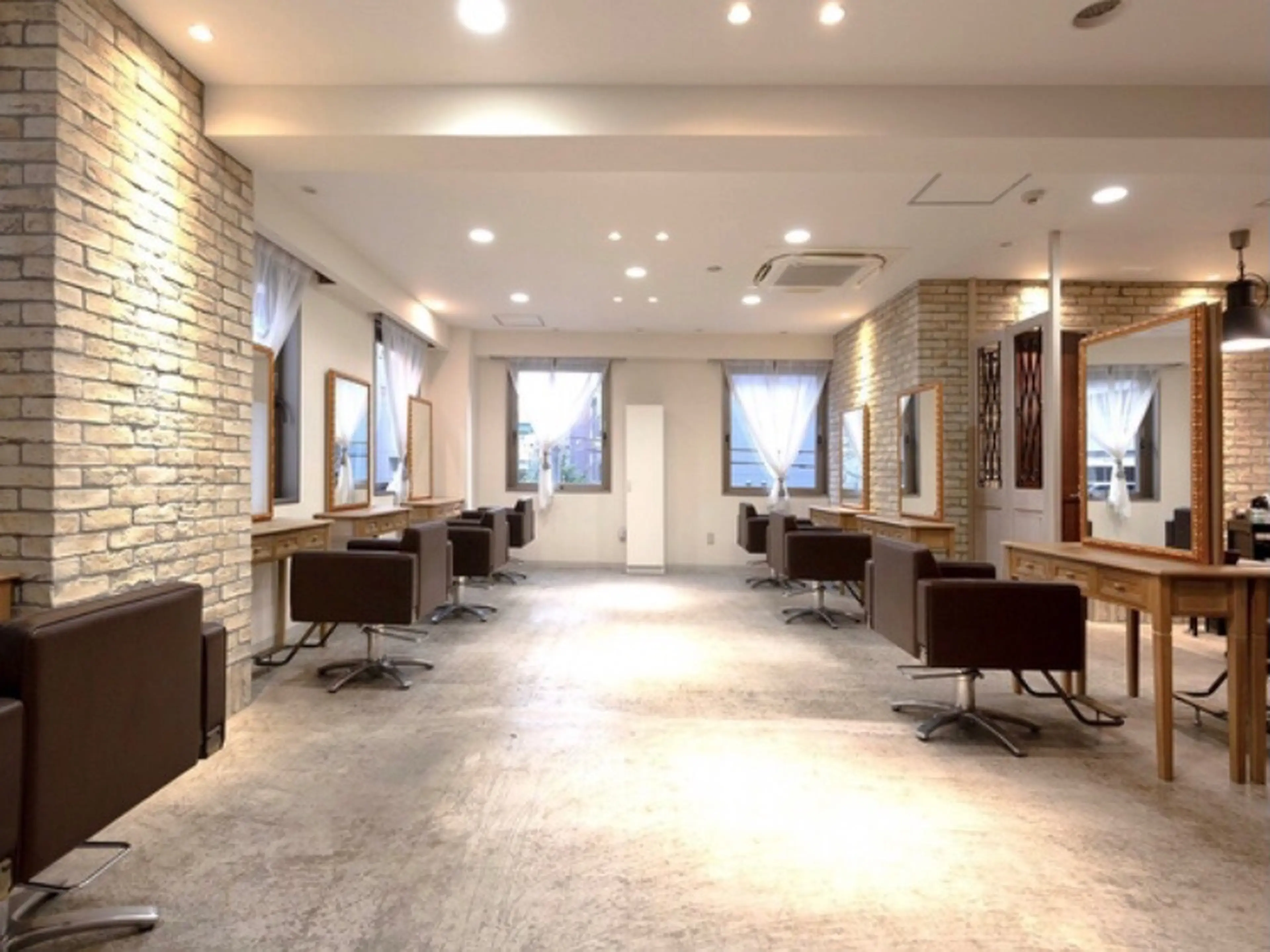 CHAINON西梅田店の内観・外観2