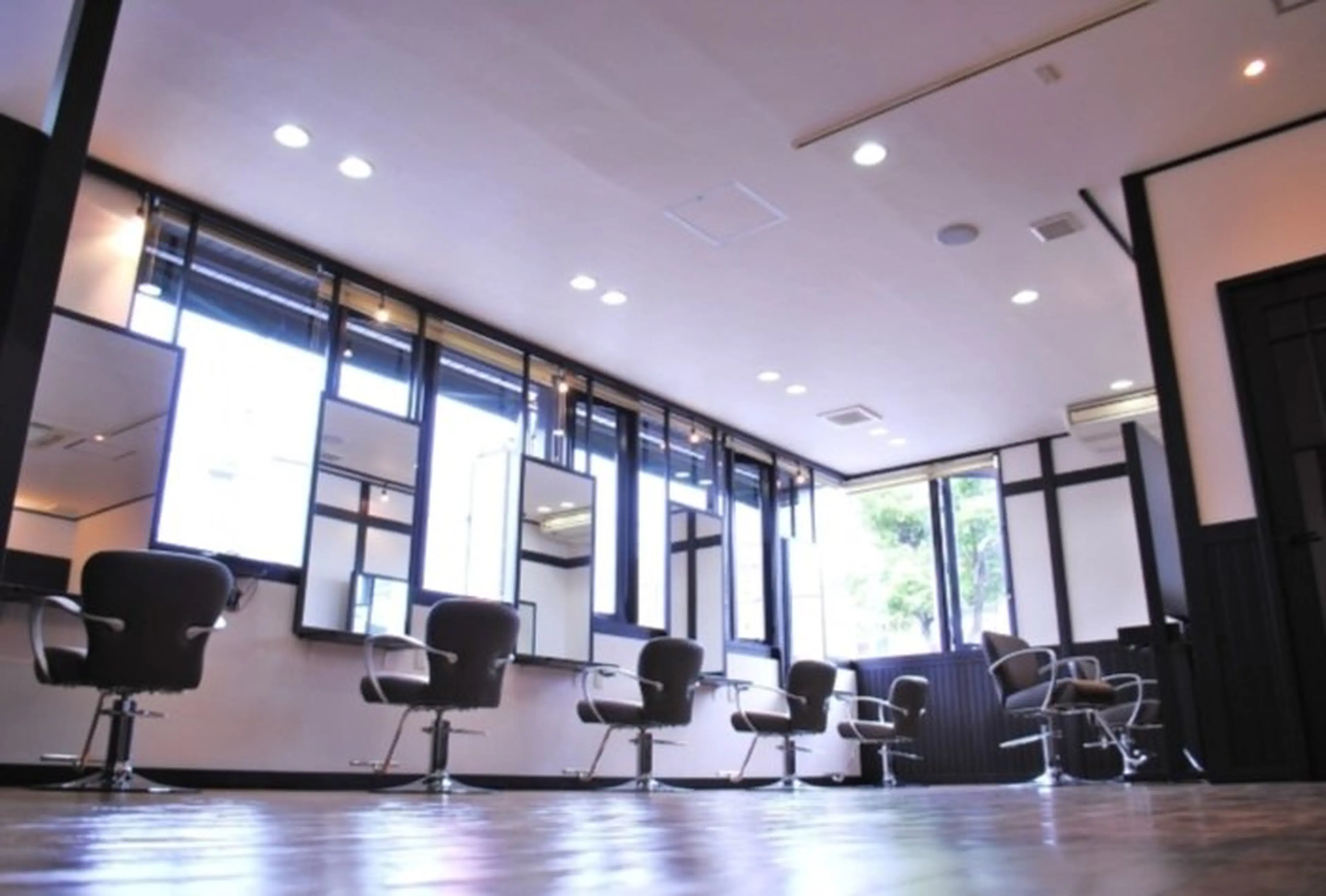 NUDE COLOR 太田川店の内観・外観2