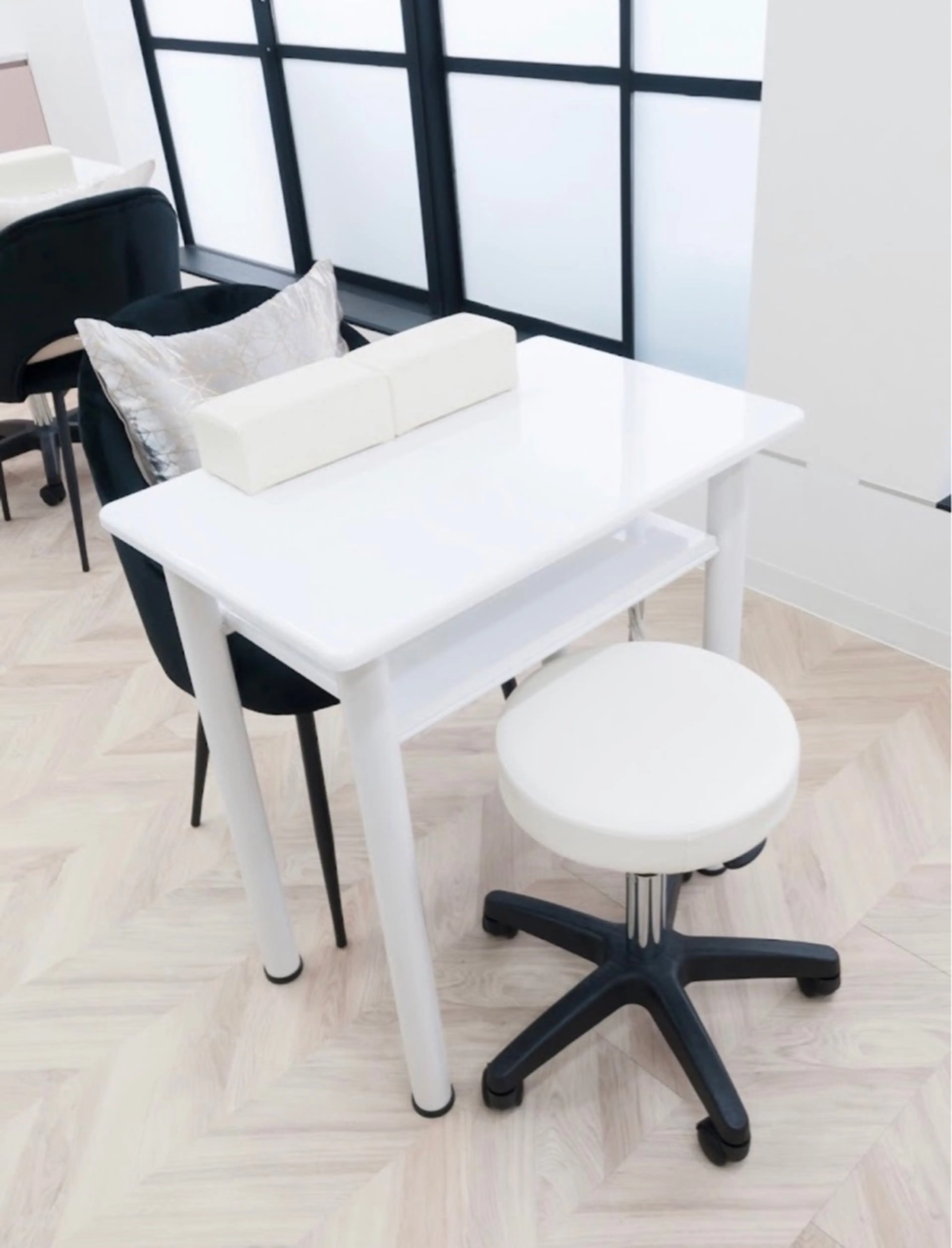 esNAIL新宿西口店の内観・外観2