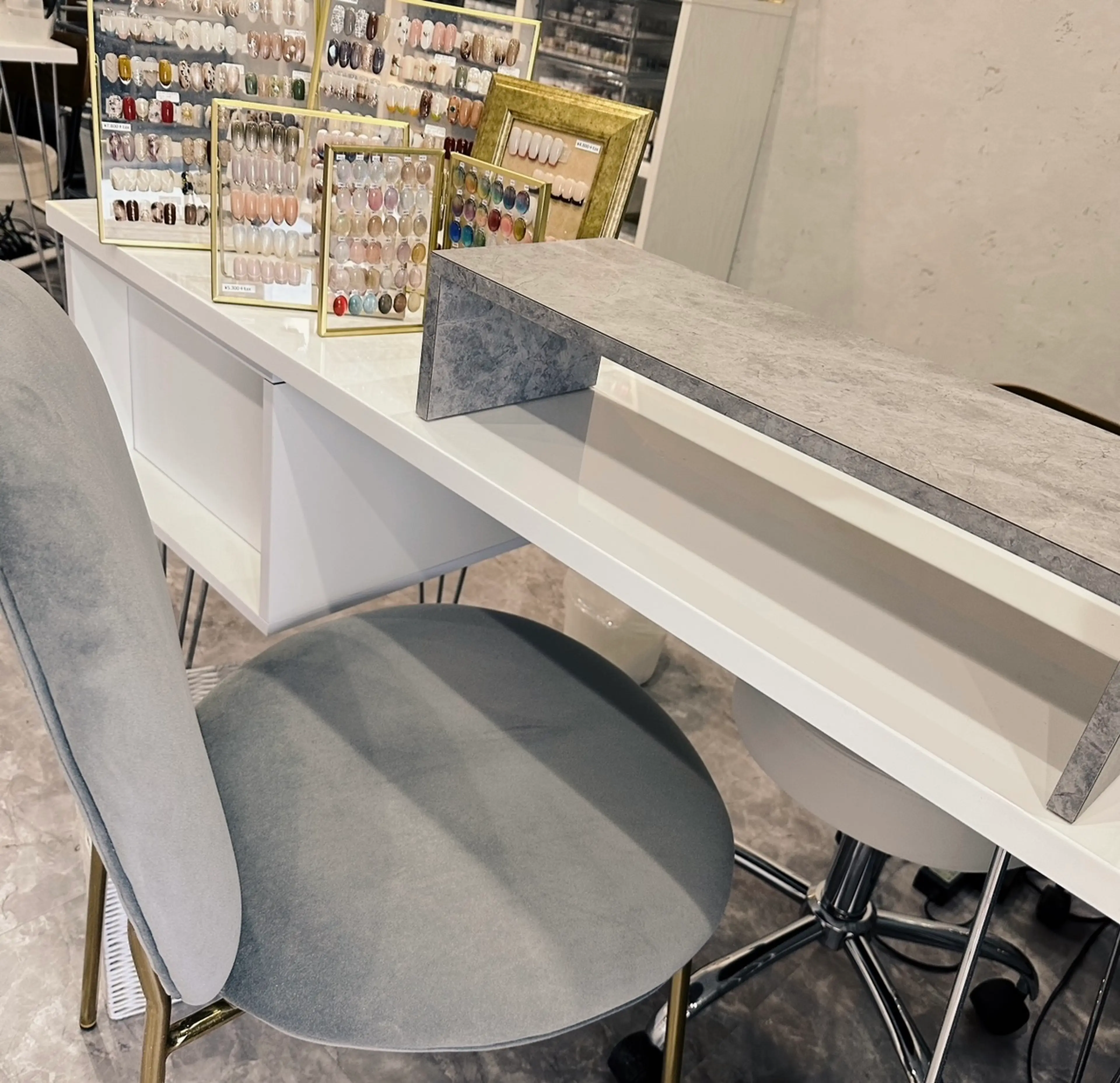 GRANT NAIL 岩出店の内観・外観1