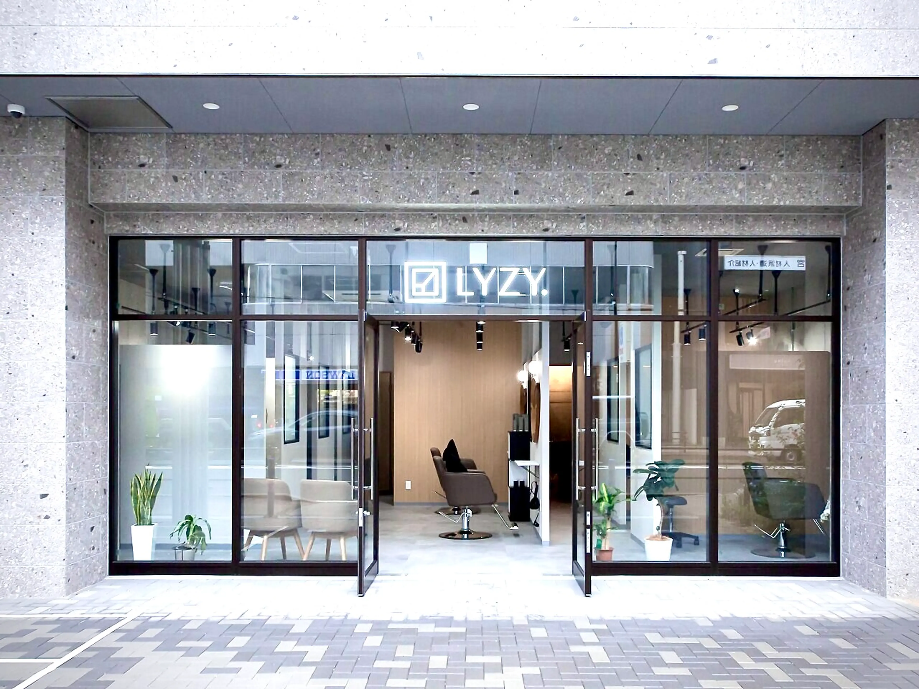 LYZYの内観・外観1