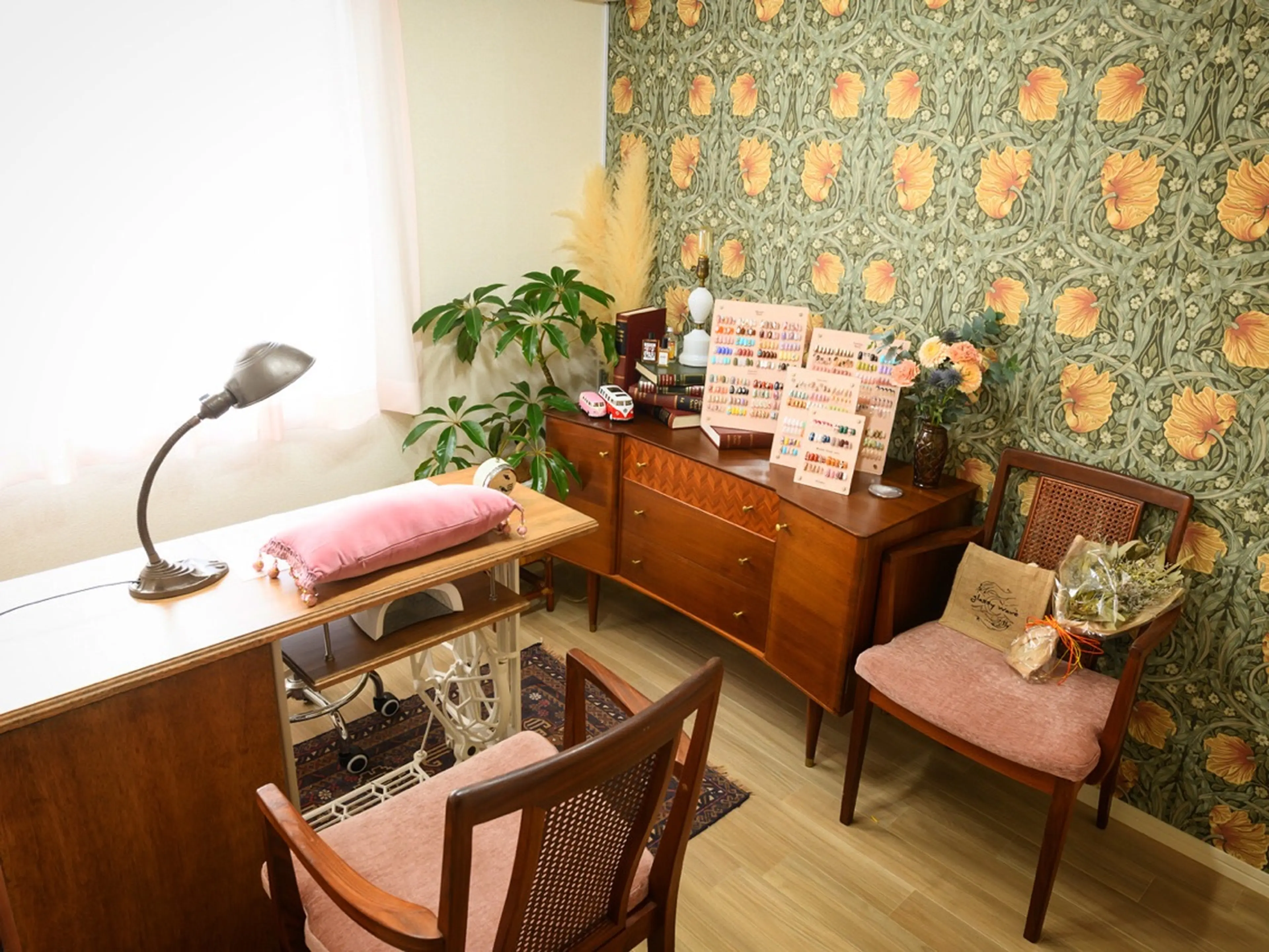 ネイルサロン『glassy wave 』(グラッシーウェーブ)の内観・外観1