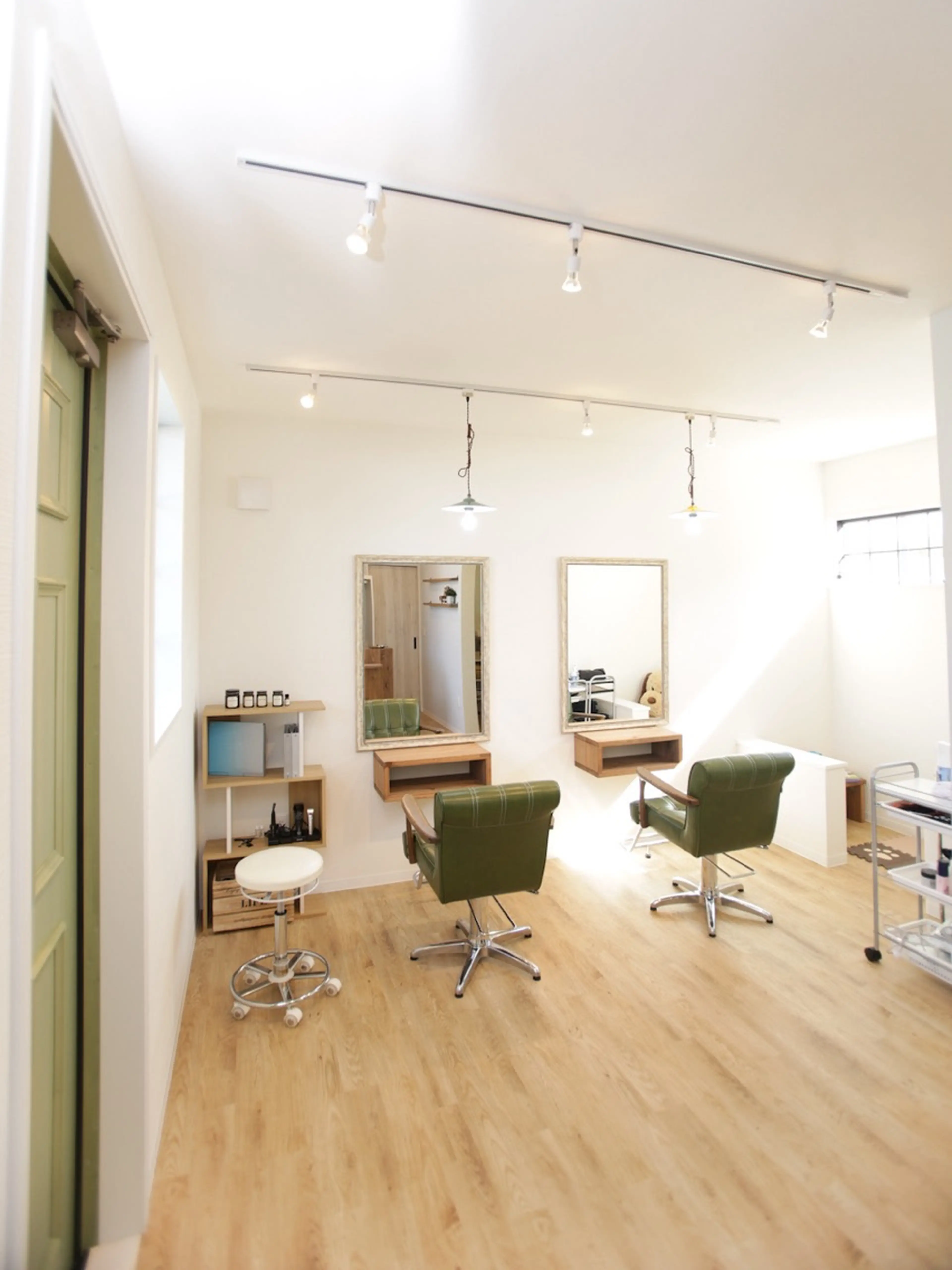 〜髪質改善と頭皮改善美容室〜Hair Bloom[ヘアーブルーム]松阪/射和の内観・外観1