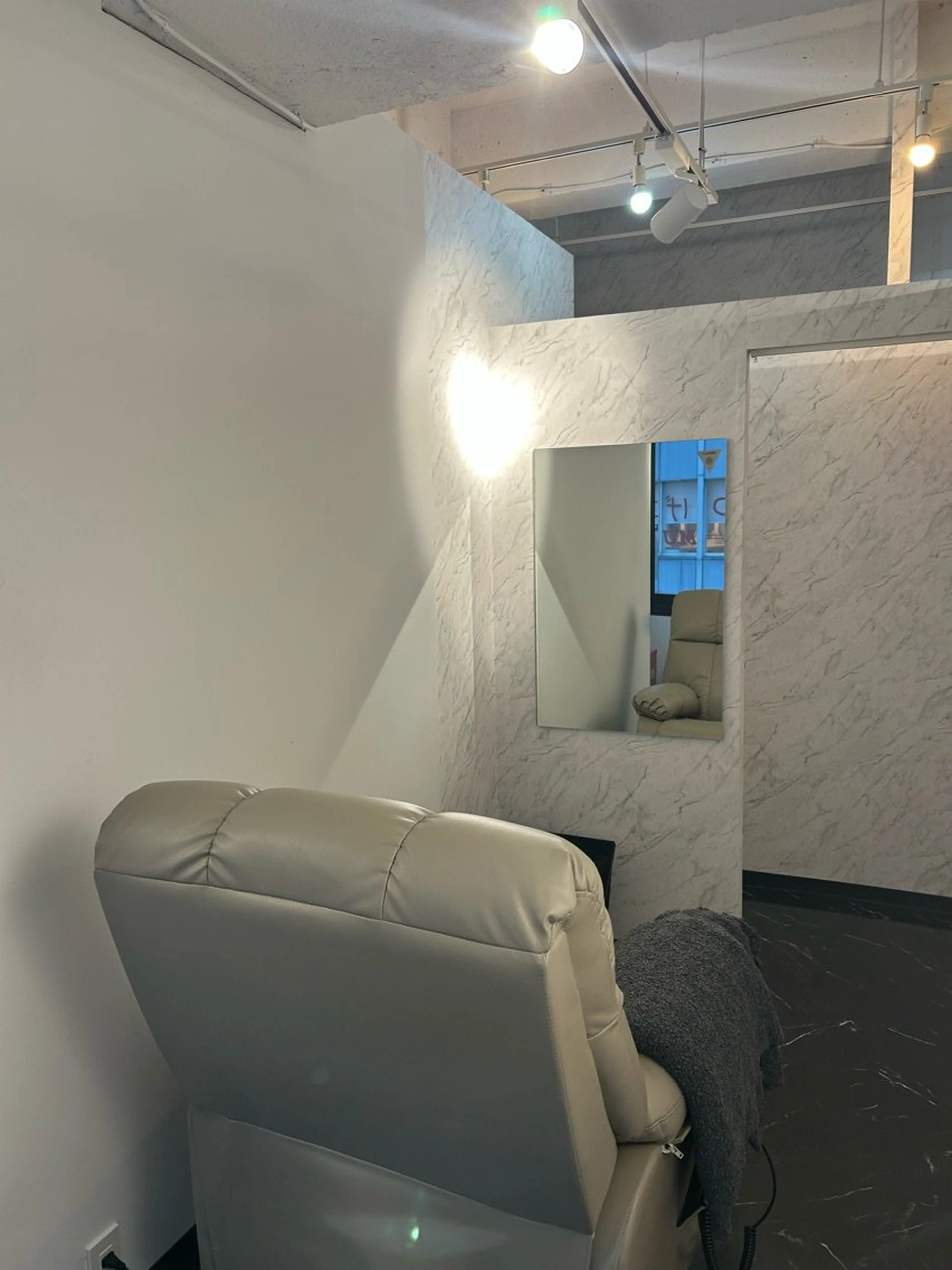 SENSEの内観・外観1