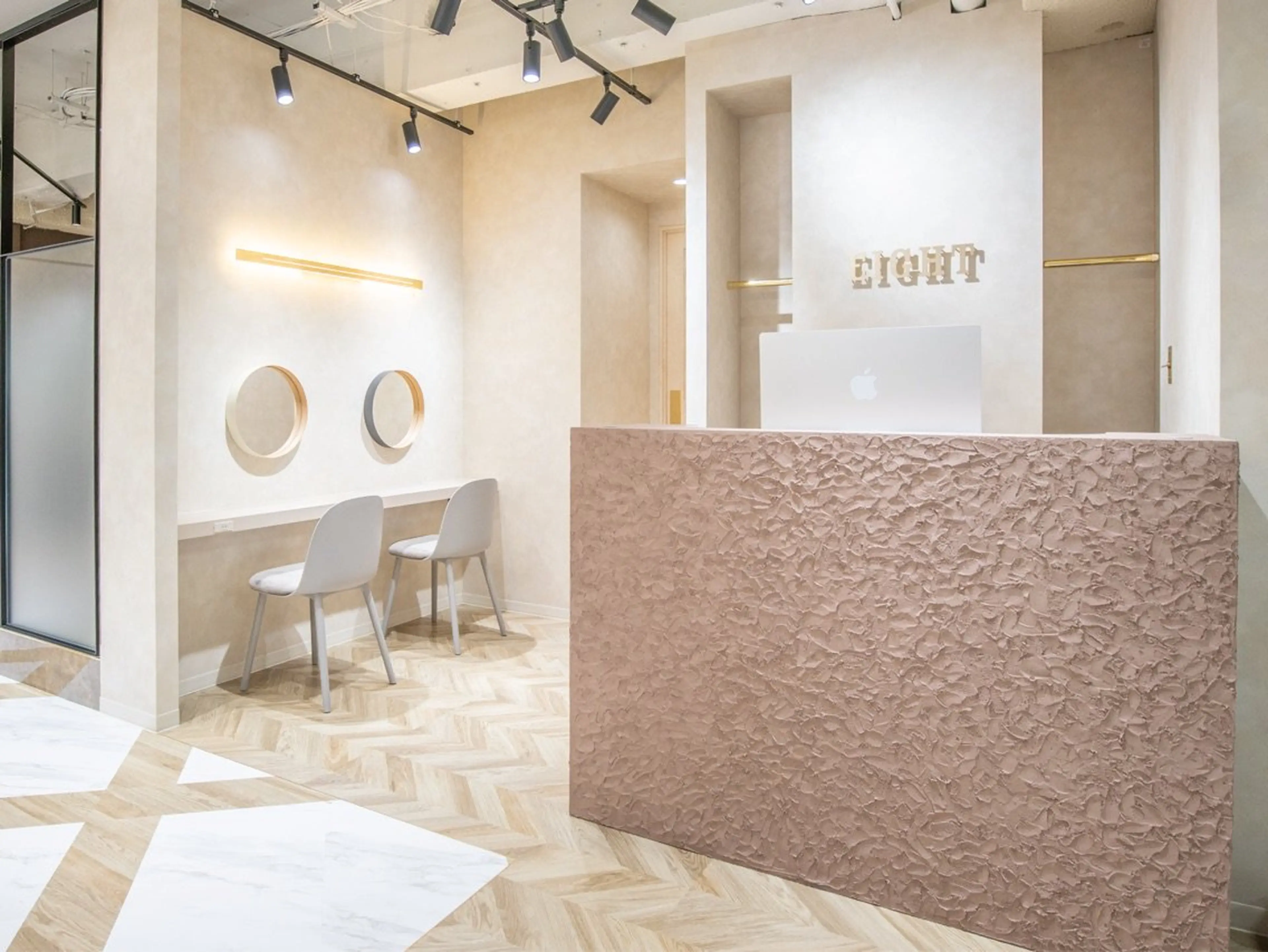 EIGHT Whiteの内観・外観2