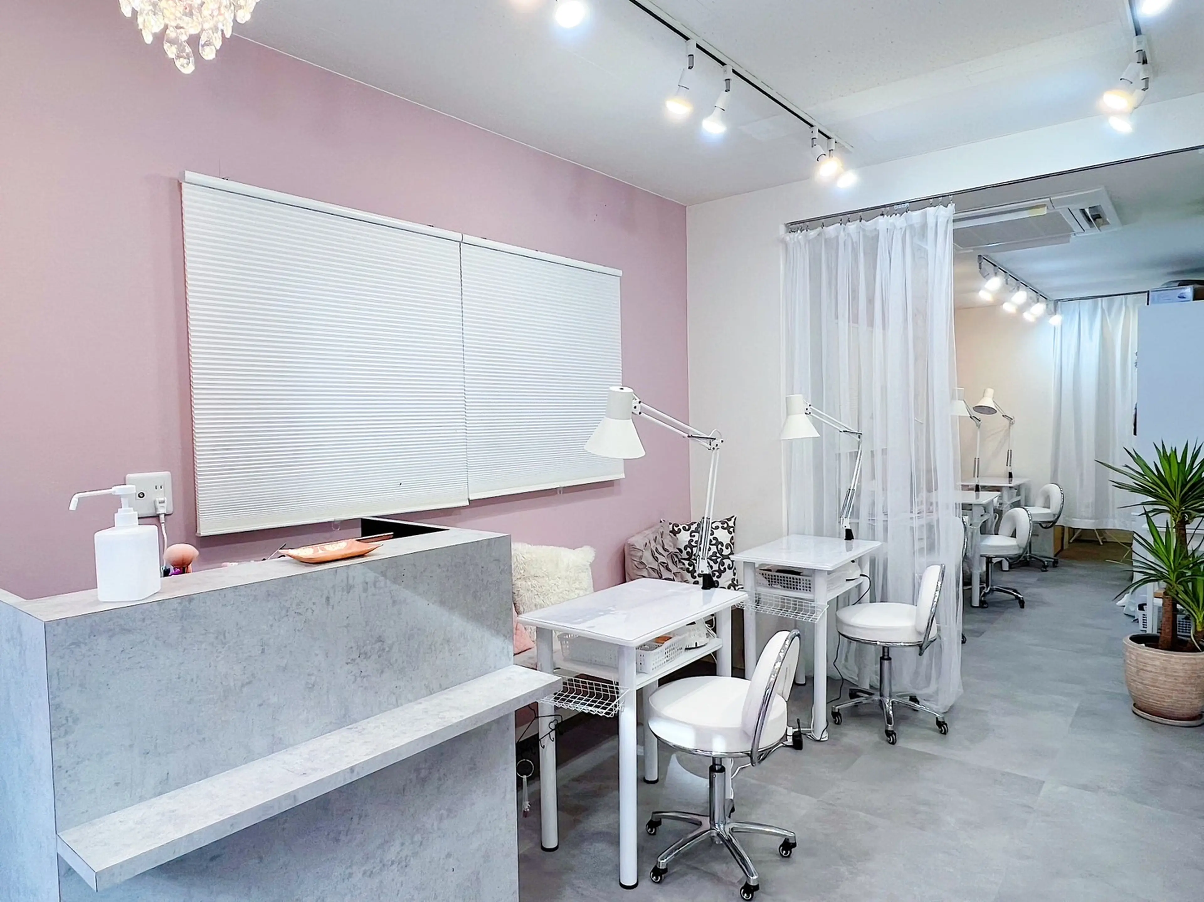 ONCE nail 秋葉原店の内観・外観1