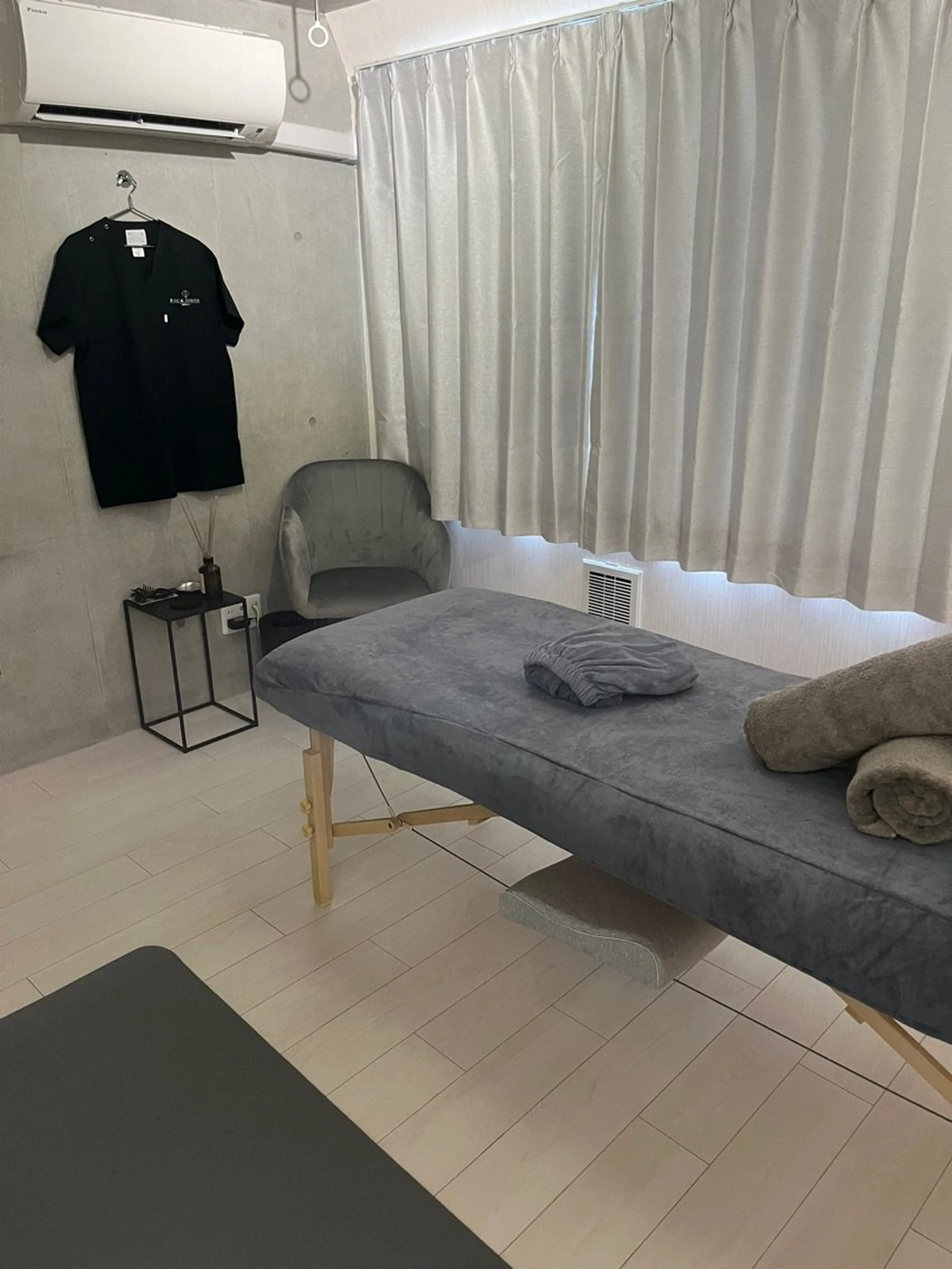 肩甲骨サロン BACK TOKYOの内観・外観1