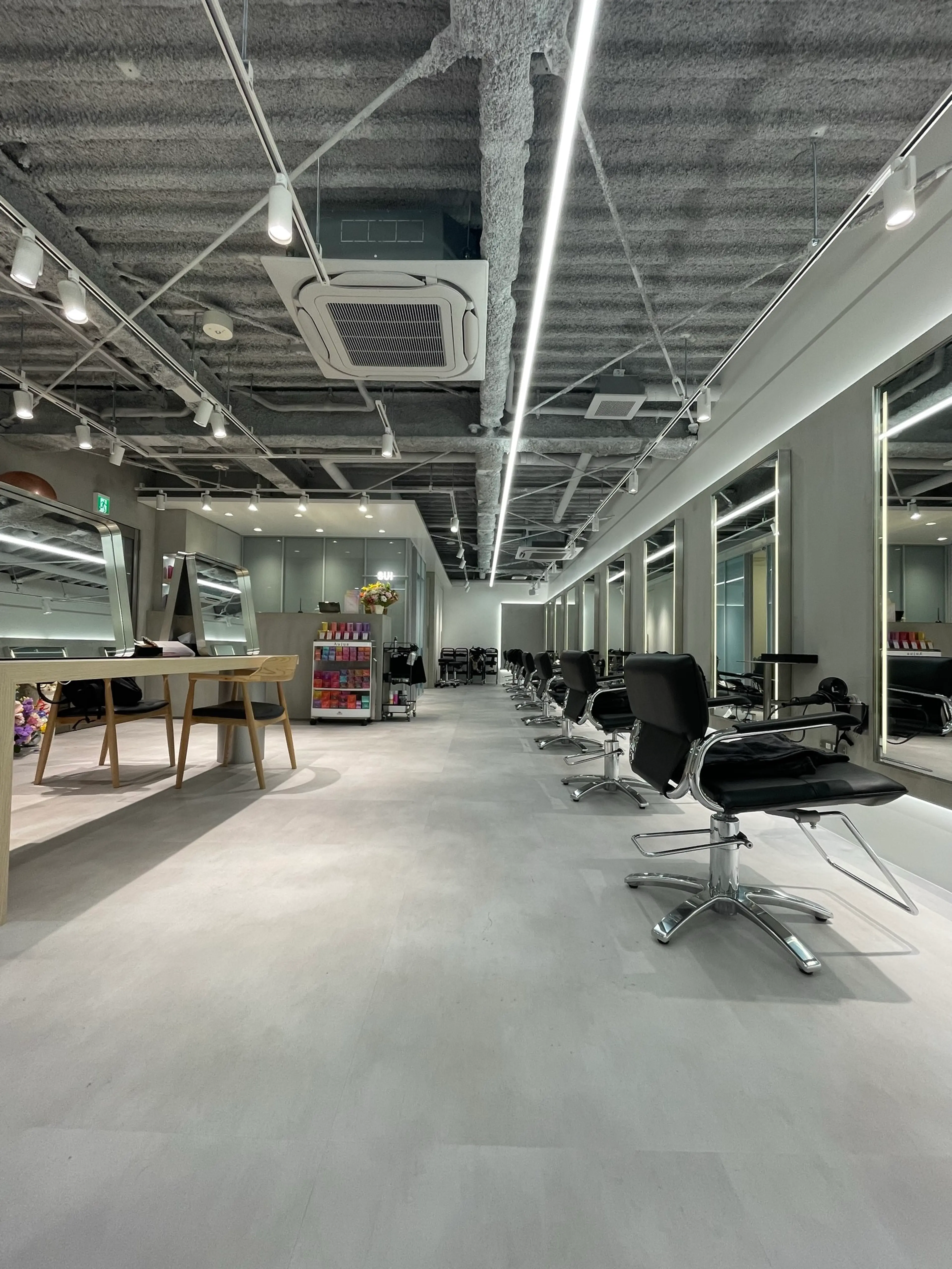 SUIの内観・外観2