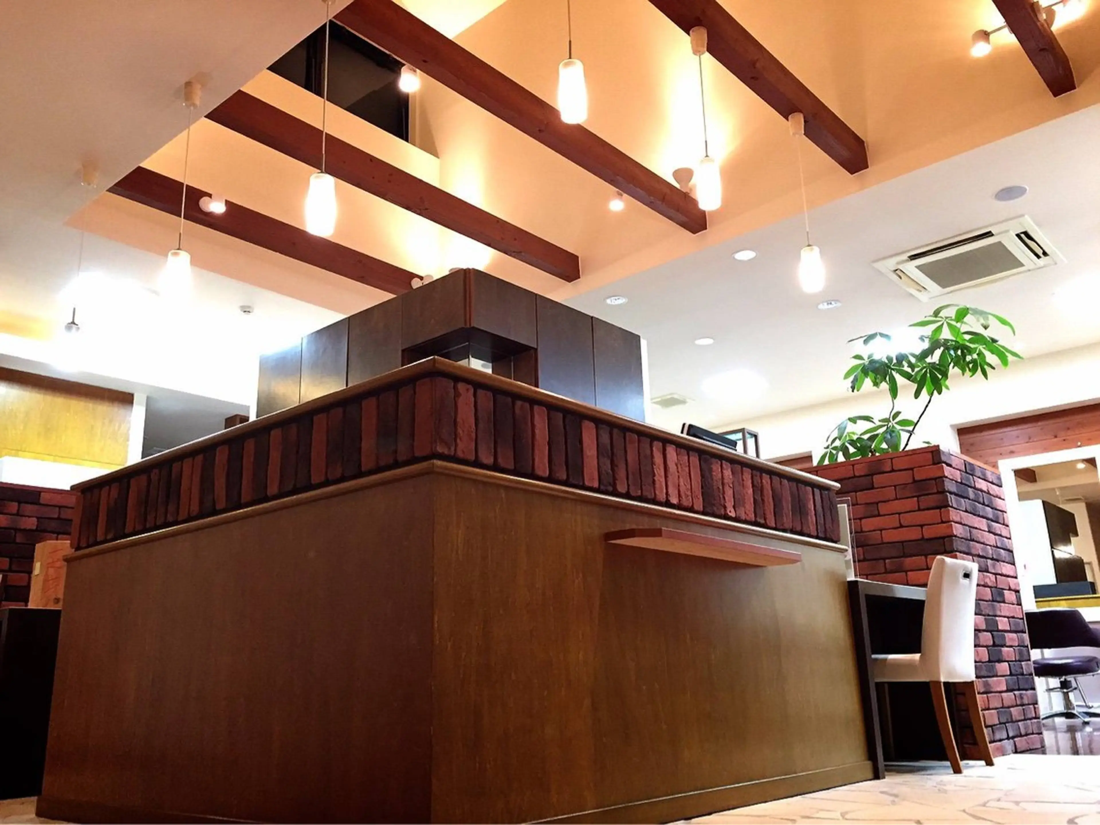 CUT IN faceの内観・外観2