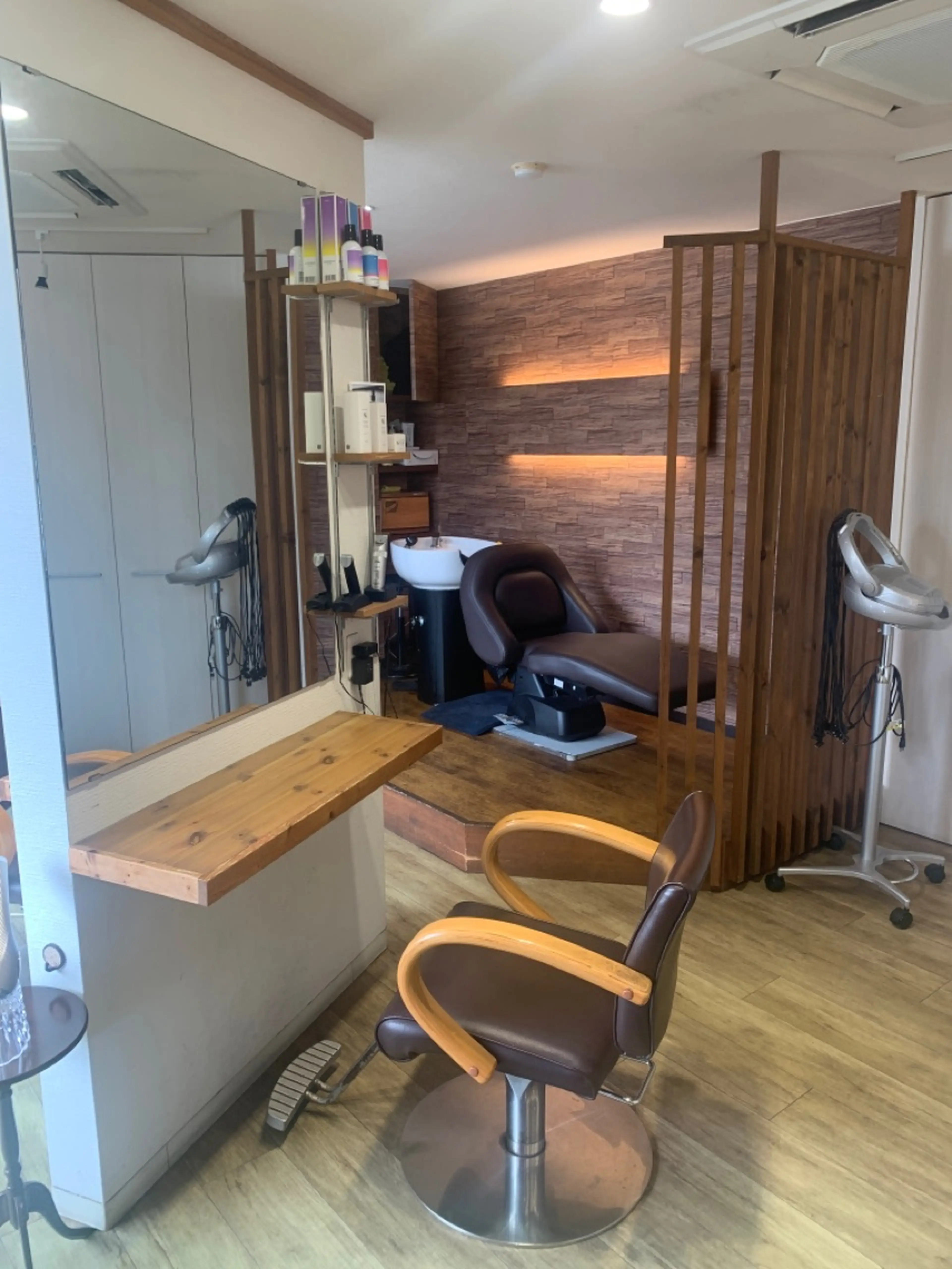 ヘアアトリエマムの内観・外観1