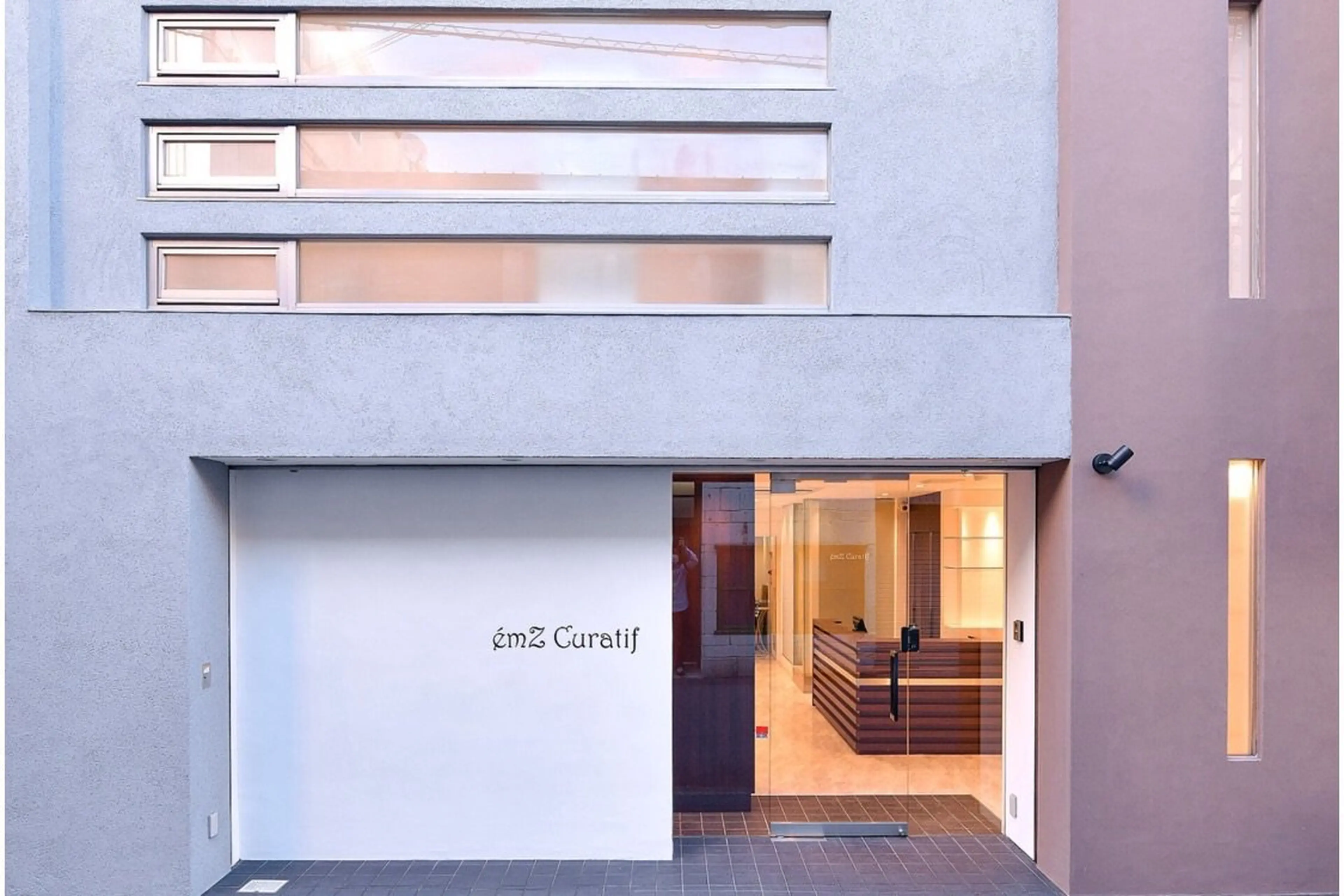 emZ Curatifの内観・外観1