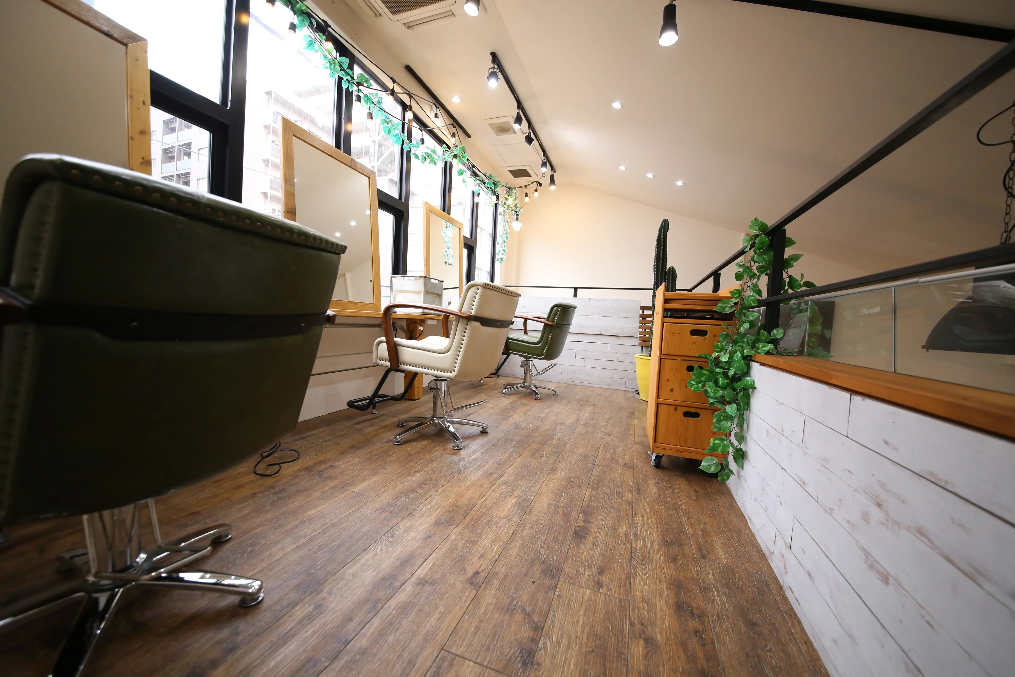 WEST SIDE STANDARD 南船場店の内観・外観2