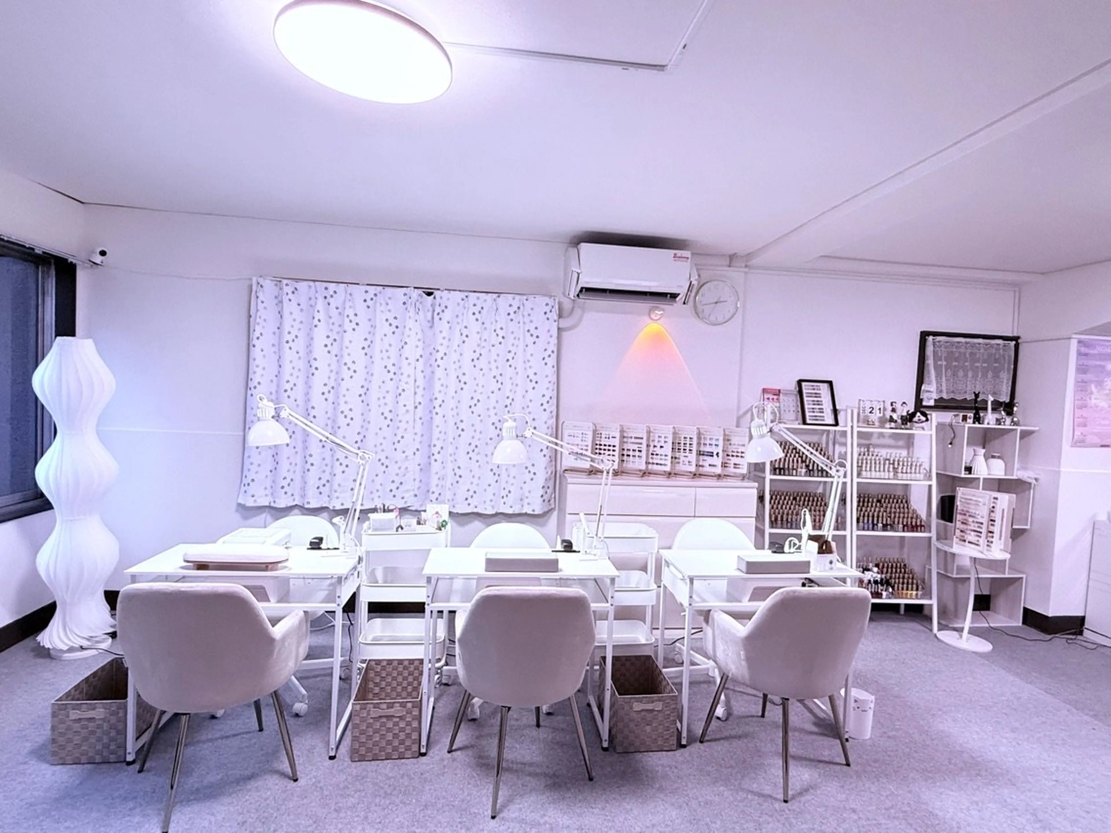 28ネイルサロンの内観・外観1