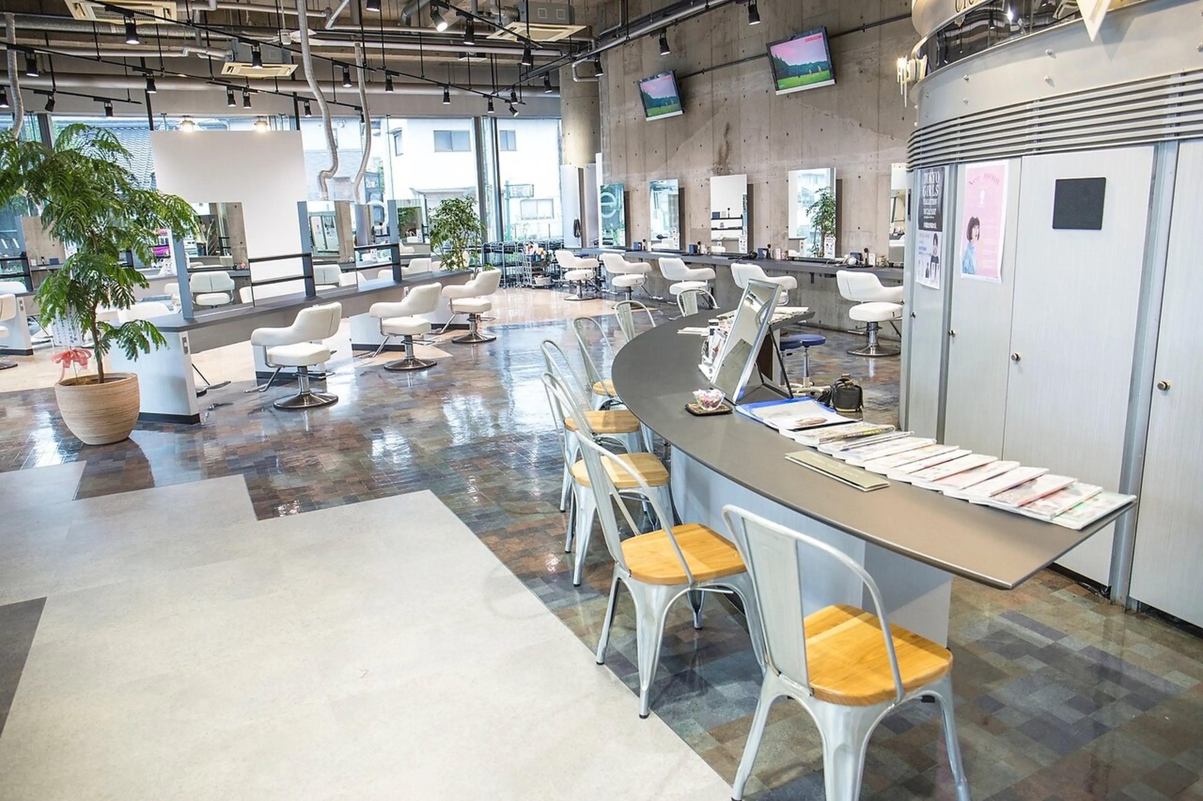 Crede hair’s 相田店の内観・外観1