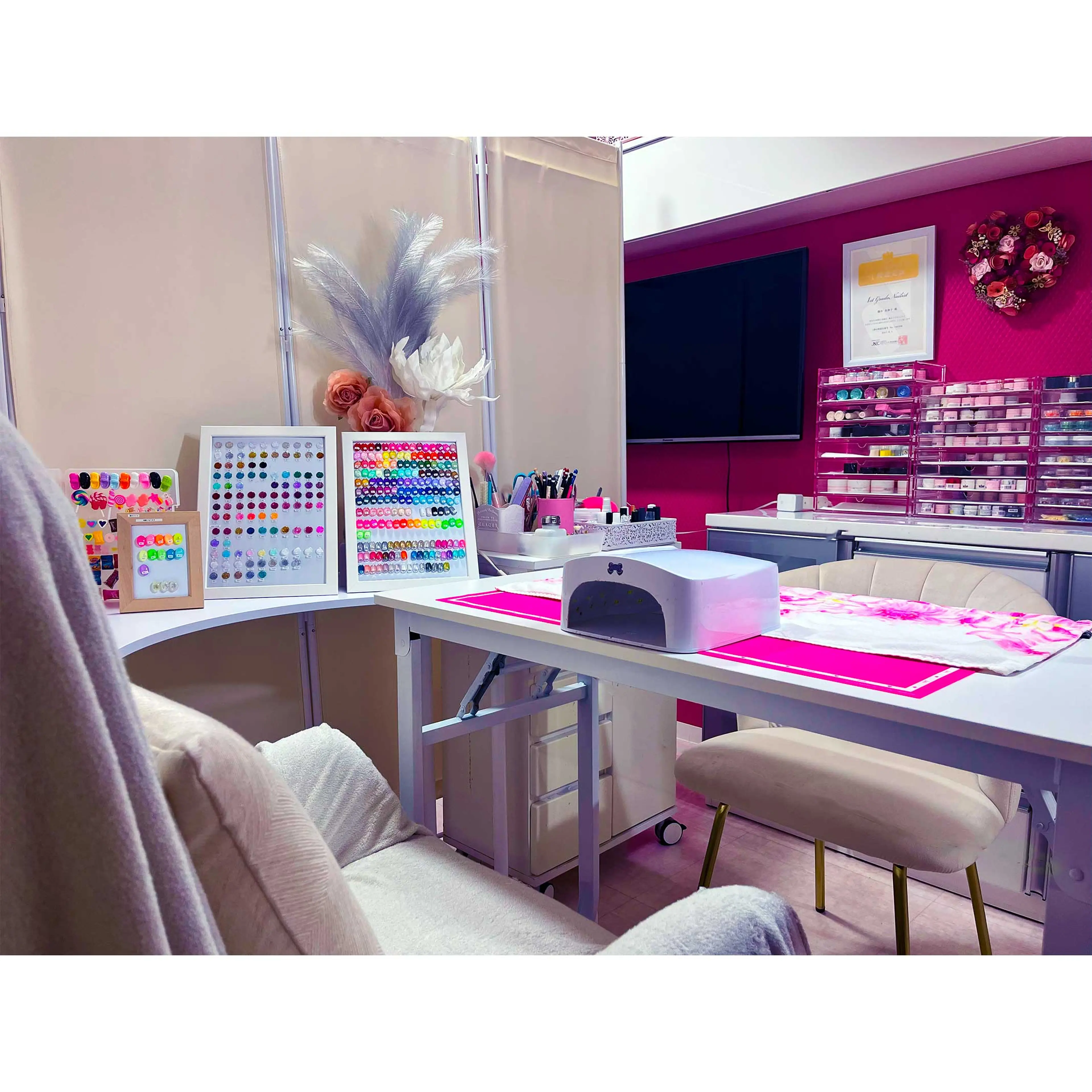 YOLO  NAILの内観・外観1