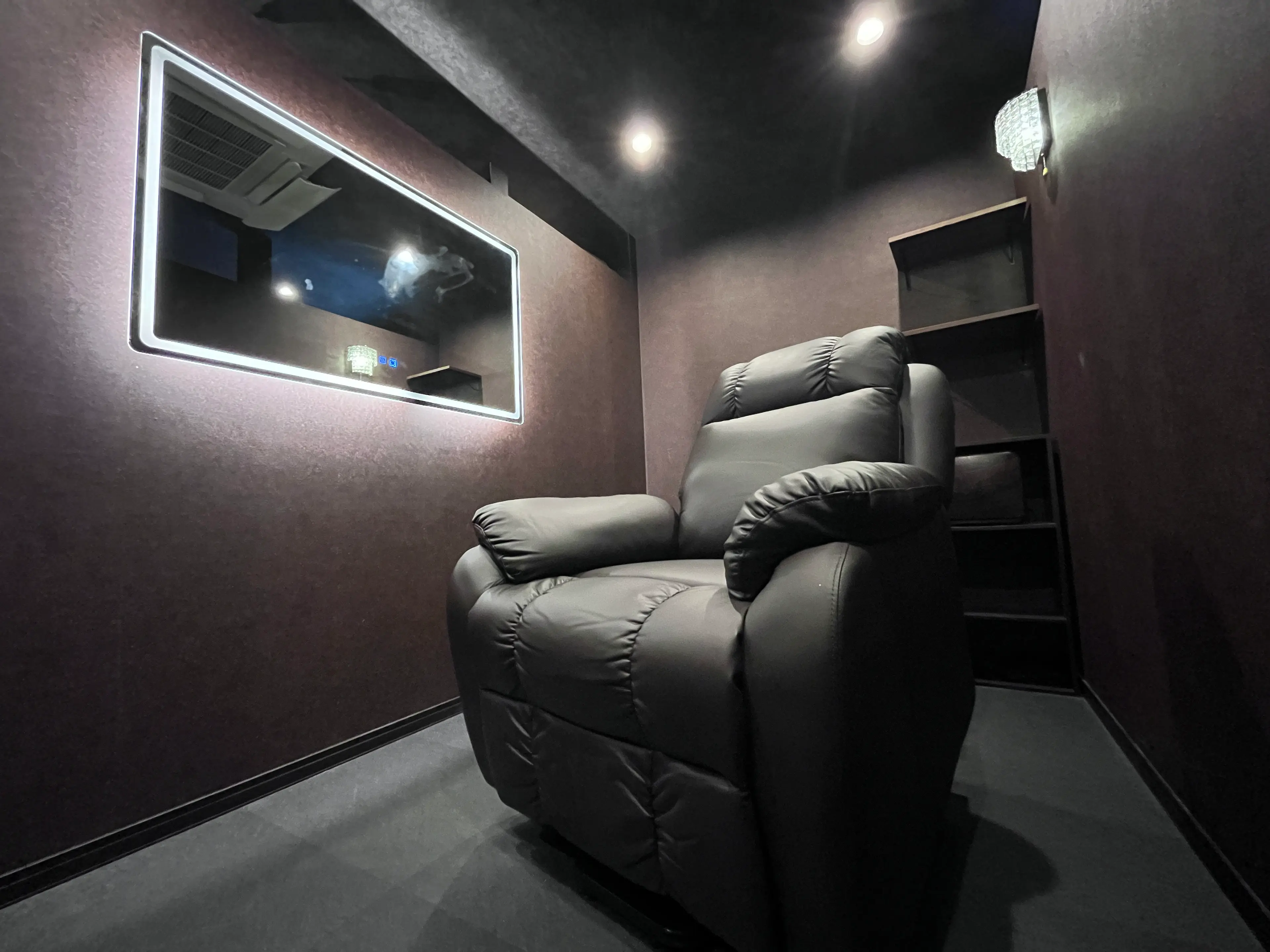 アイ＆ネイルサロン リスブラン 日本橋小伝馬町店の内観・外観3