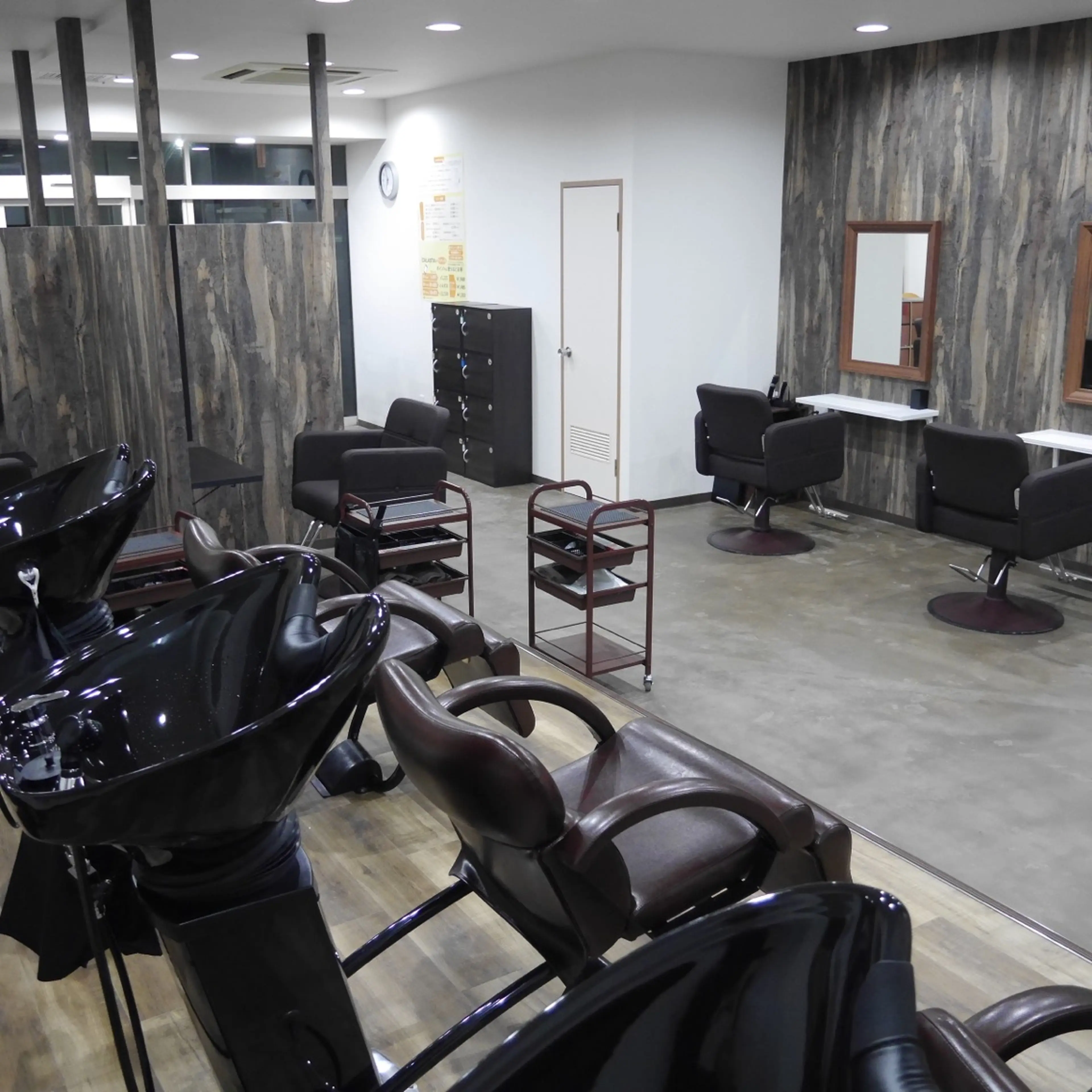 カットカラー専門美容室カラスタ新所沢店の内観・外観2