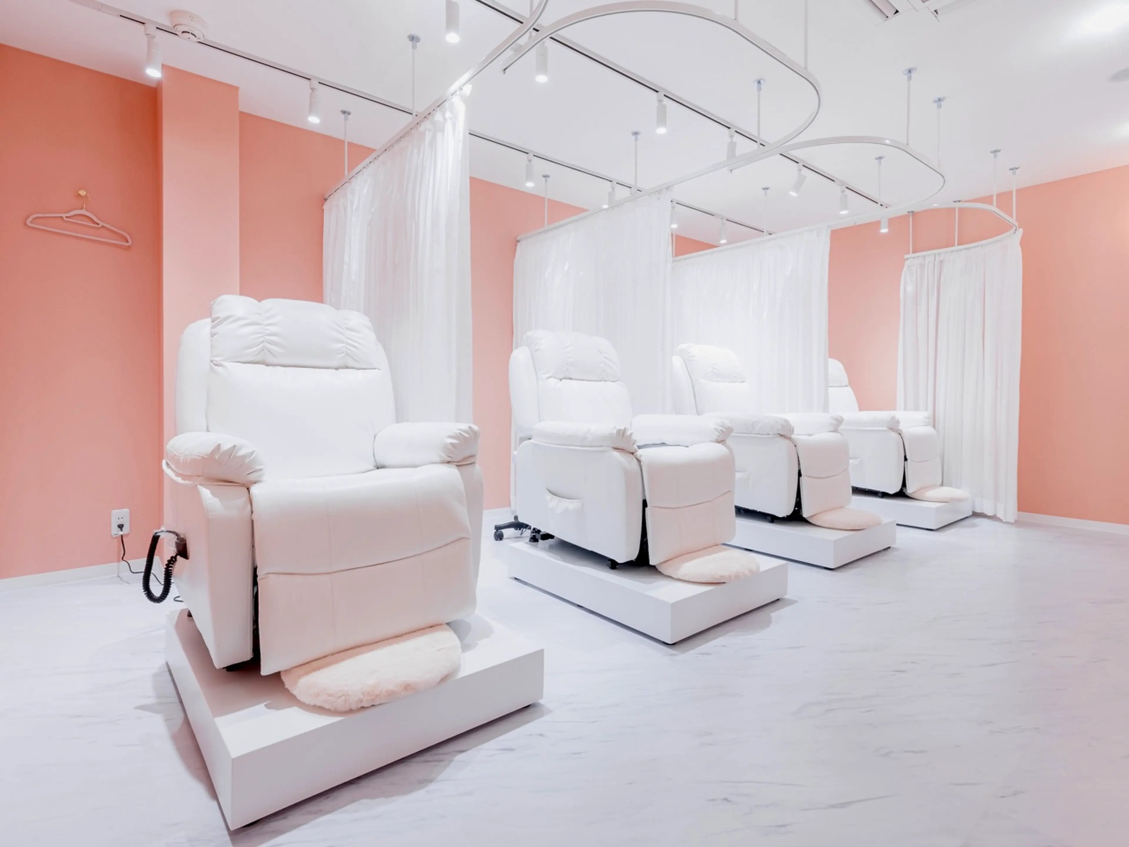 マツエク&まつげパーマ&アイブロウ Rien Lash 浦和店 【リアンラッシュ】の内観・外観2