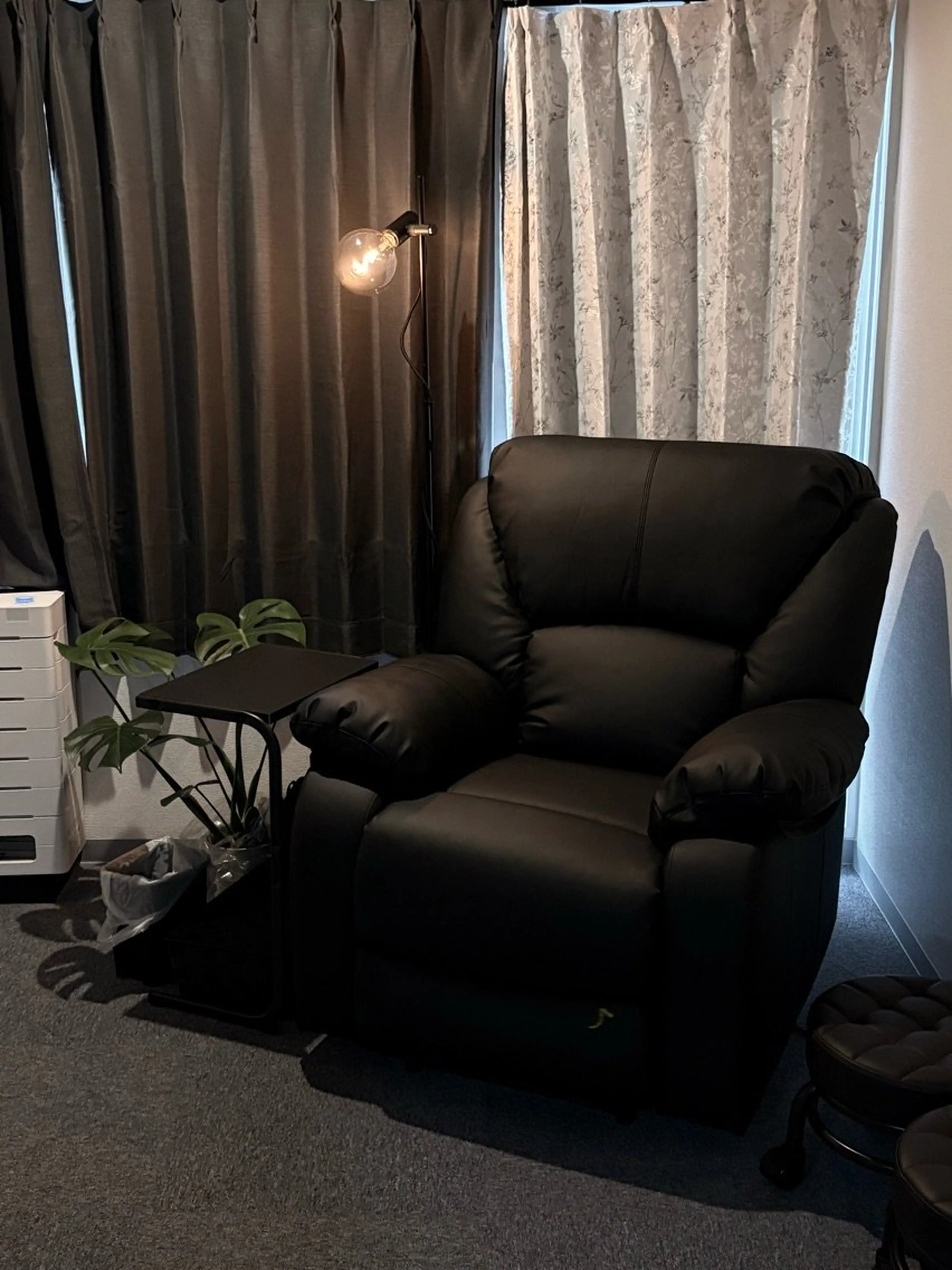 MONNA NAILの内観・外観2