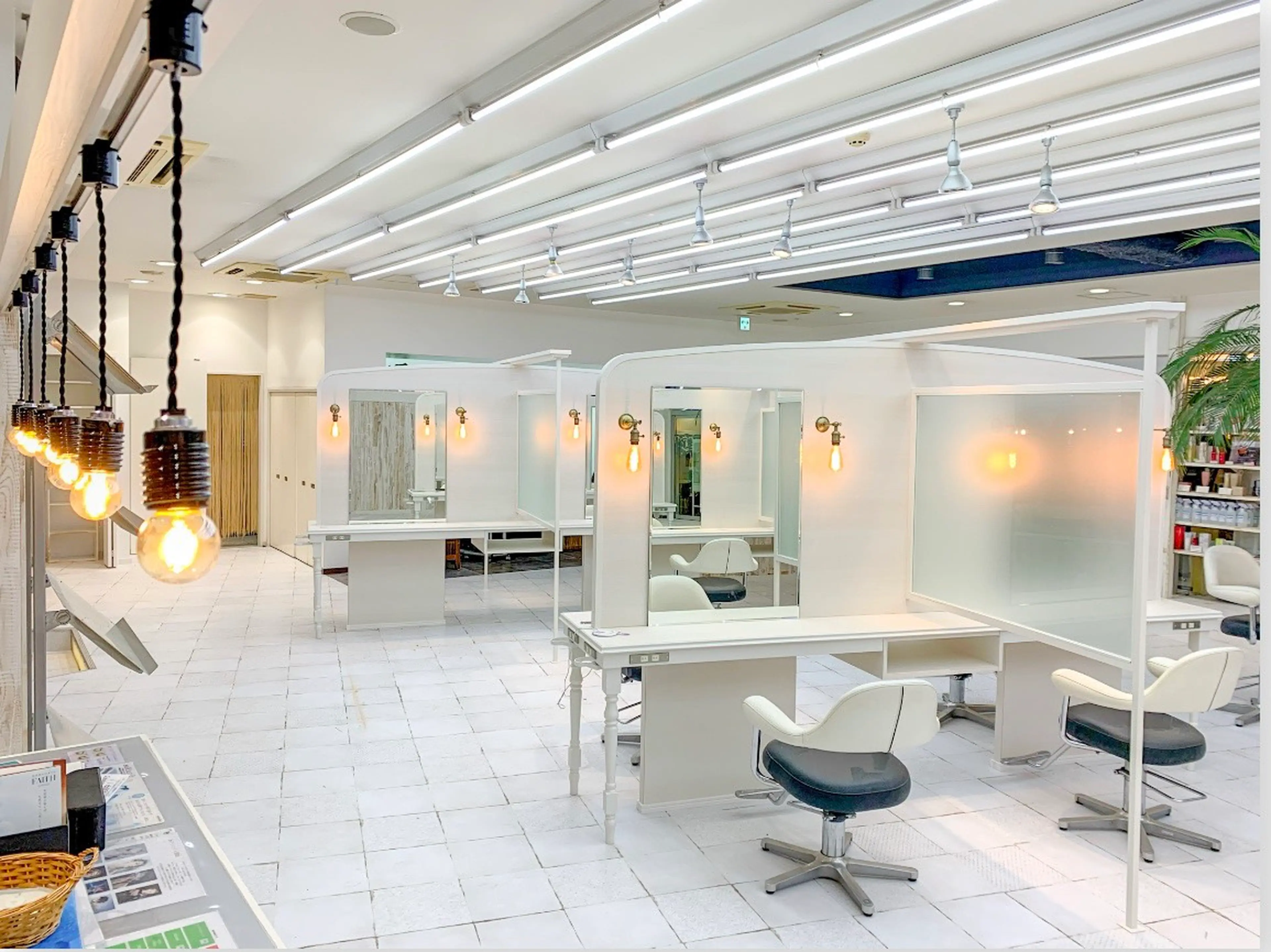 nya-meluxe+eyesalon 茅ヶ崎店の内観・外観1