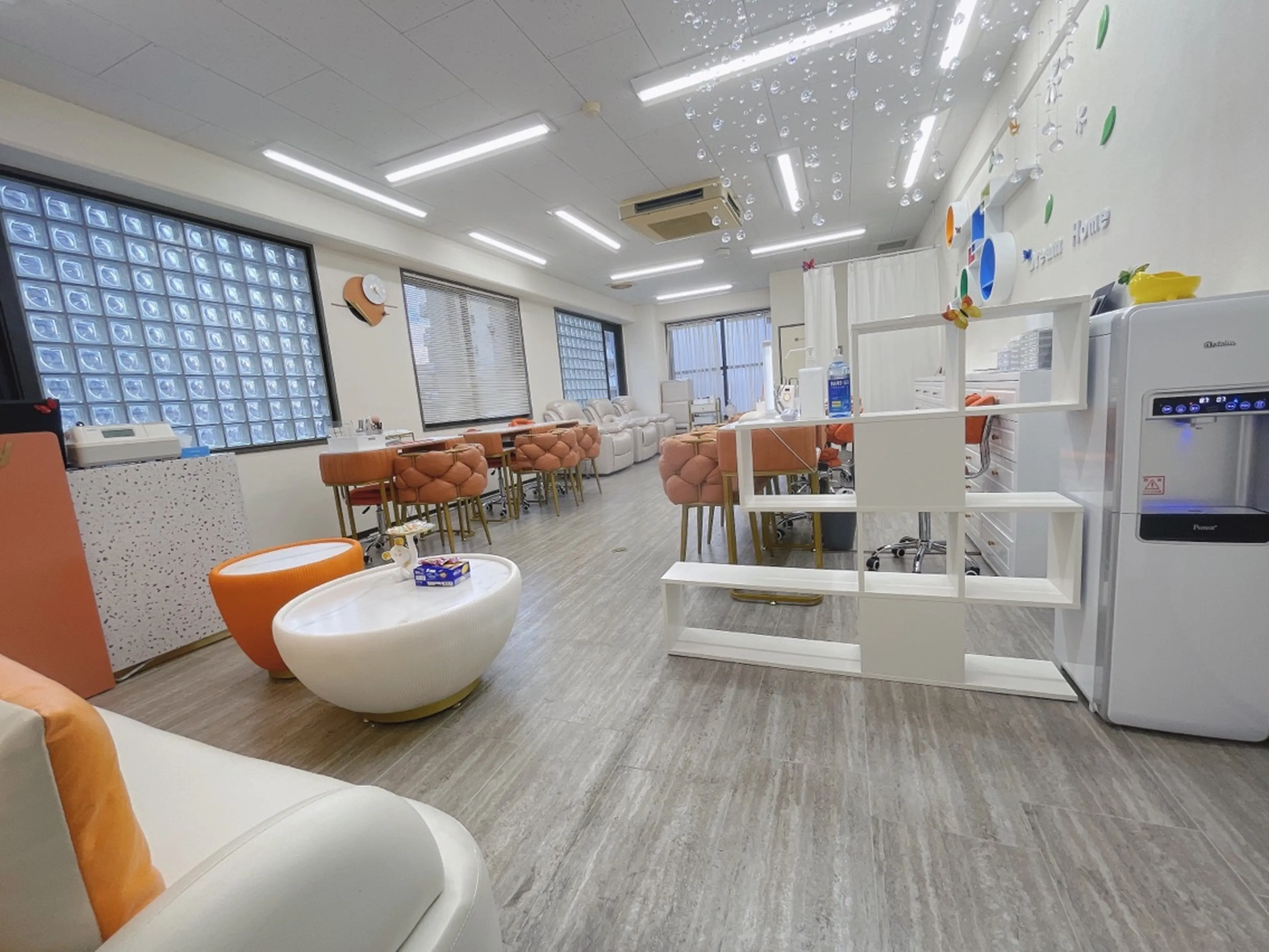 ラッキーネイルサロン西川口東口店の内観・外観2