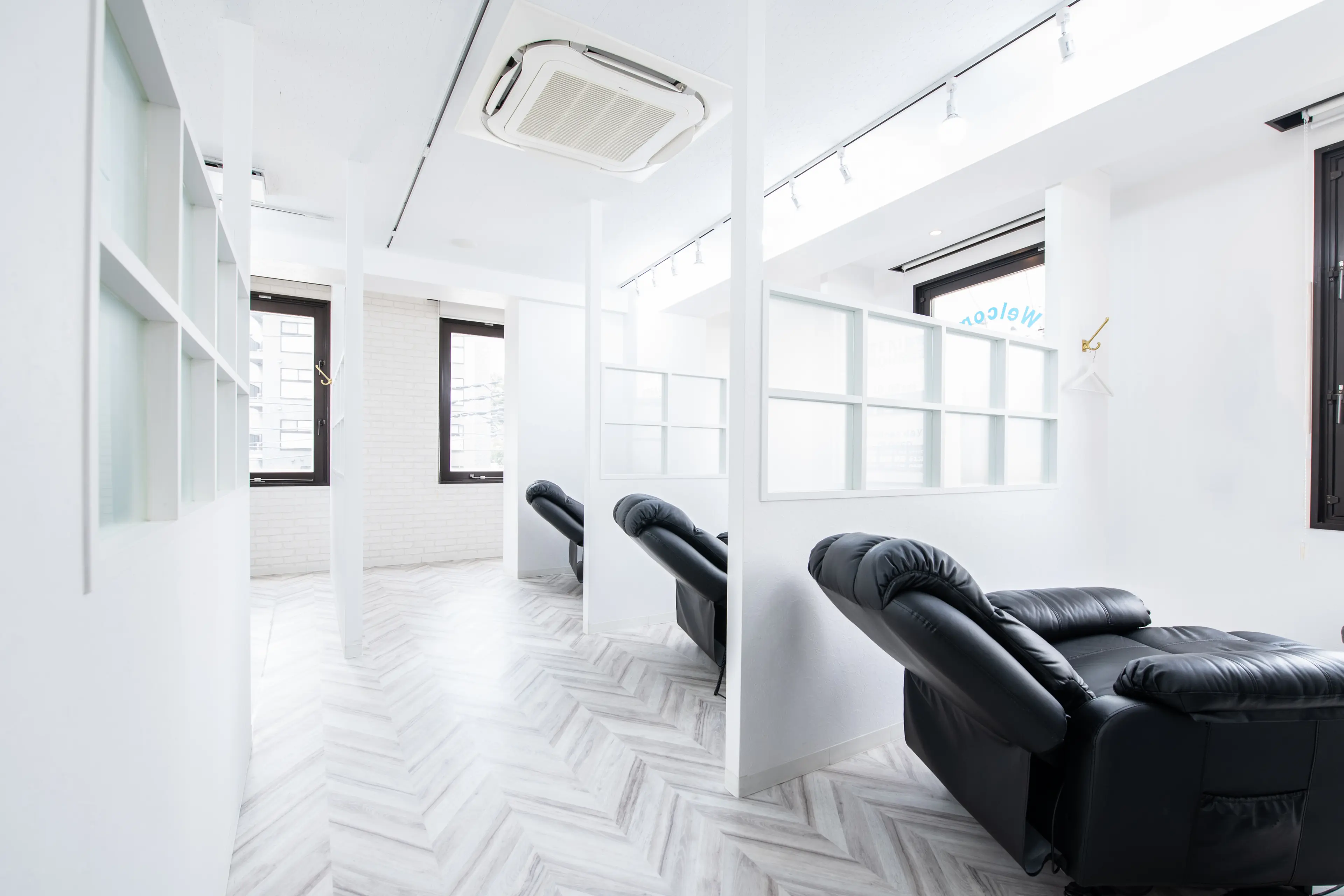 glee 南浦和店の内観・外観2