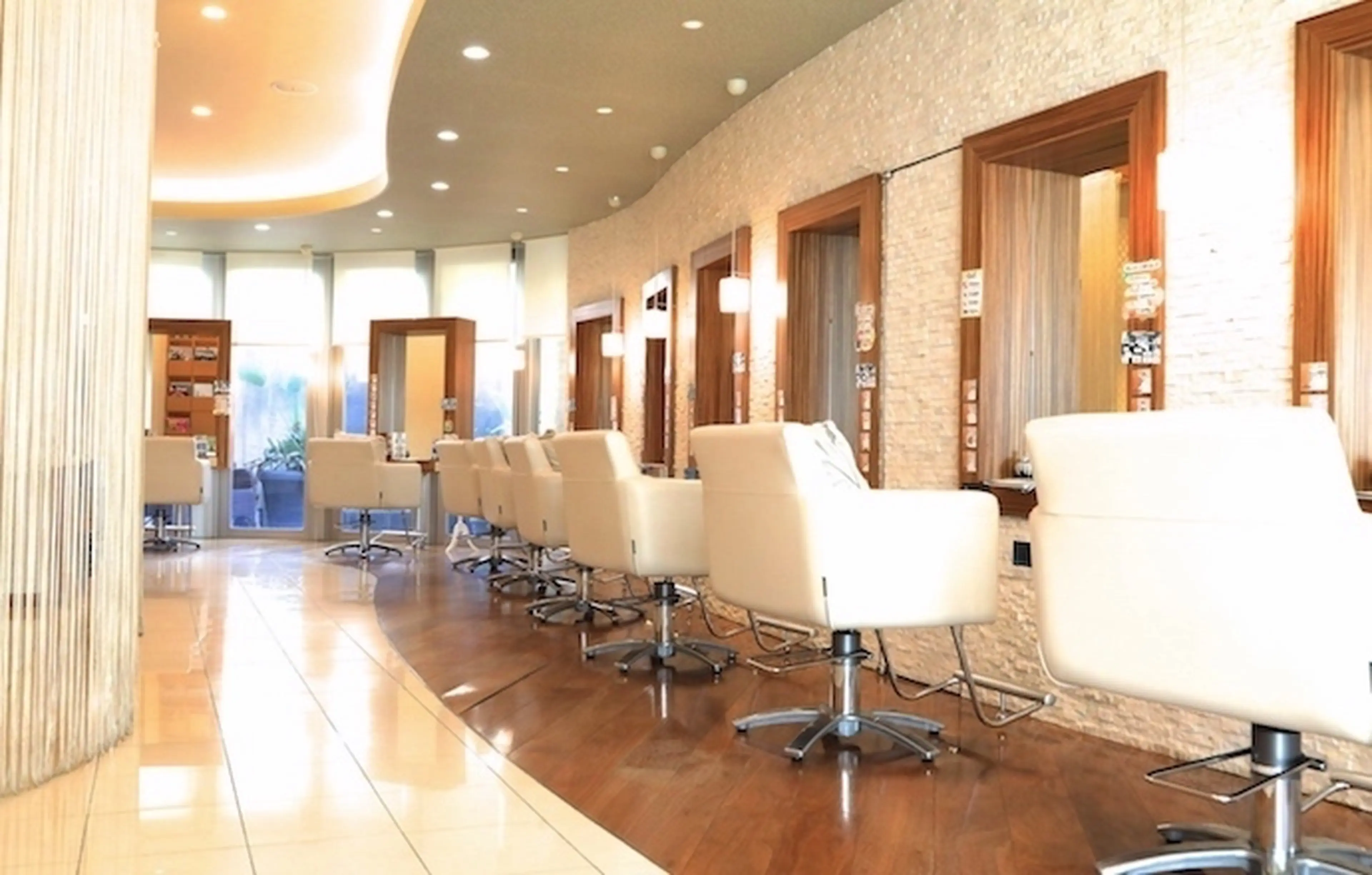 ヴィサージュプラス(VISAGE plus)の内観・外観1