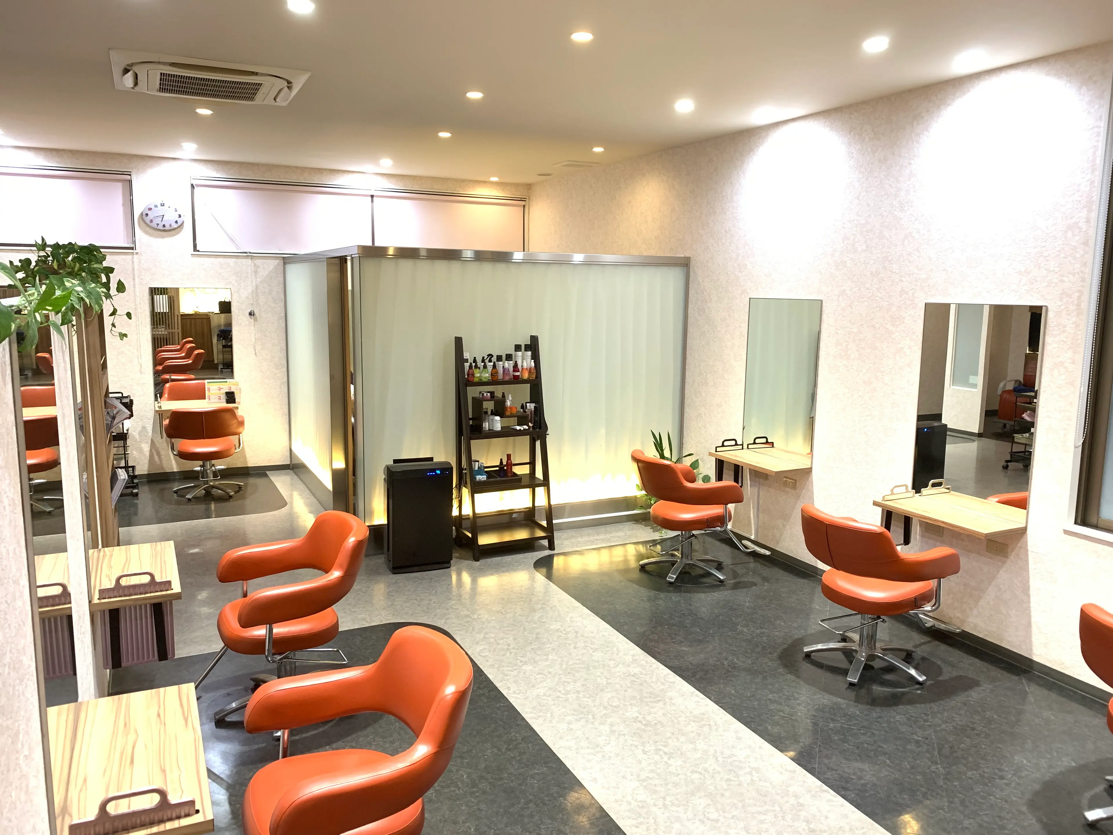 ヘアーギャラリーM-2北浅井店の内観・外観1