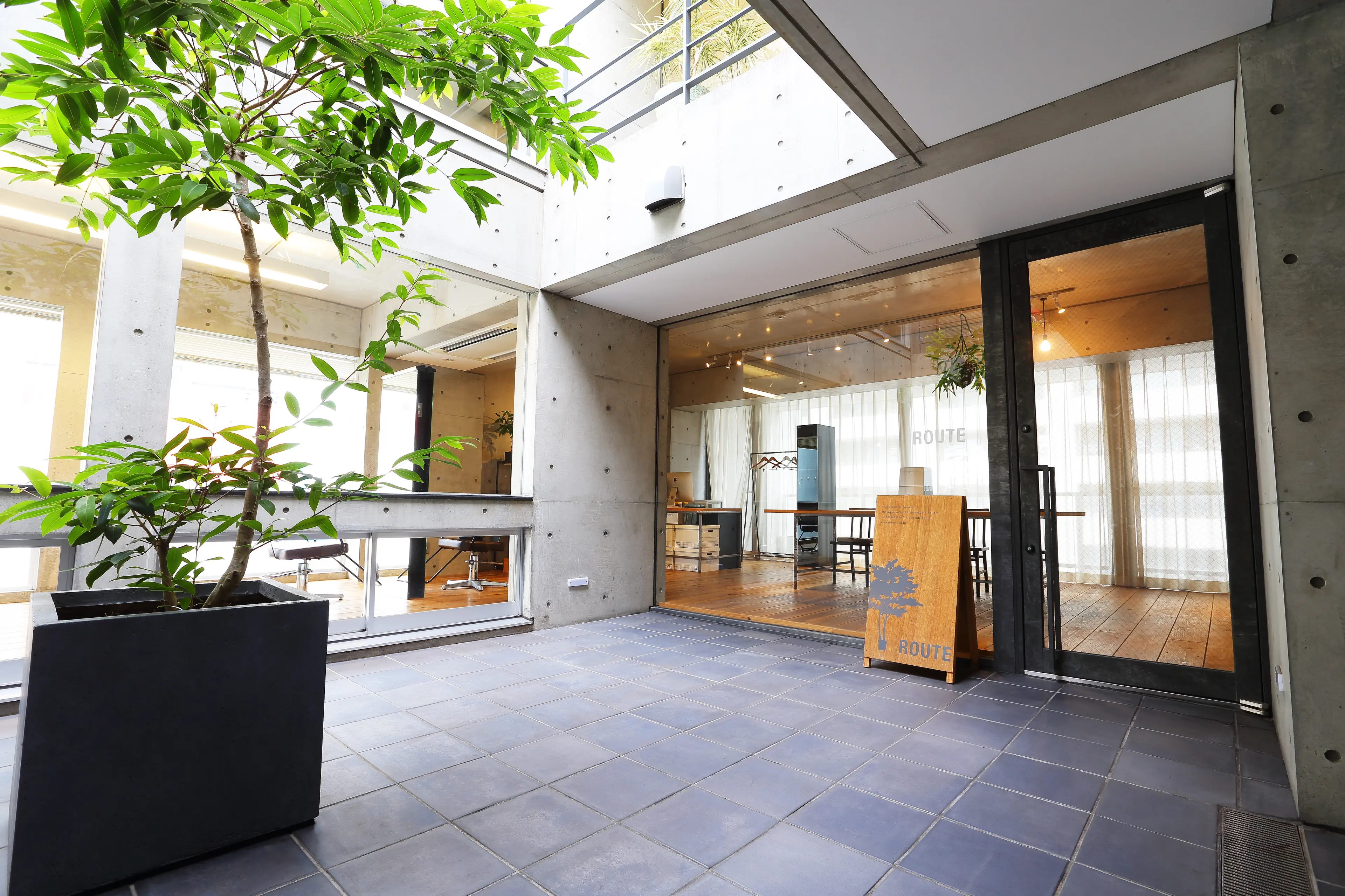 ROUTEの内観・外観1