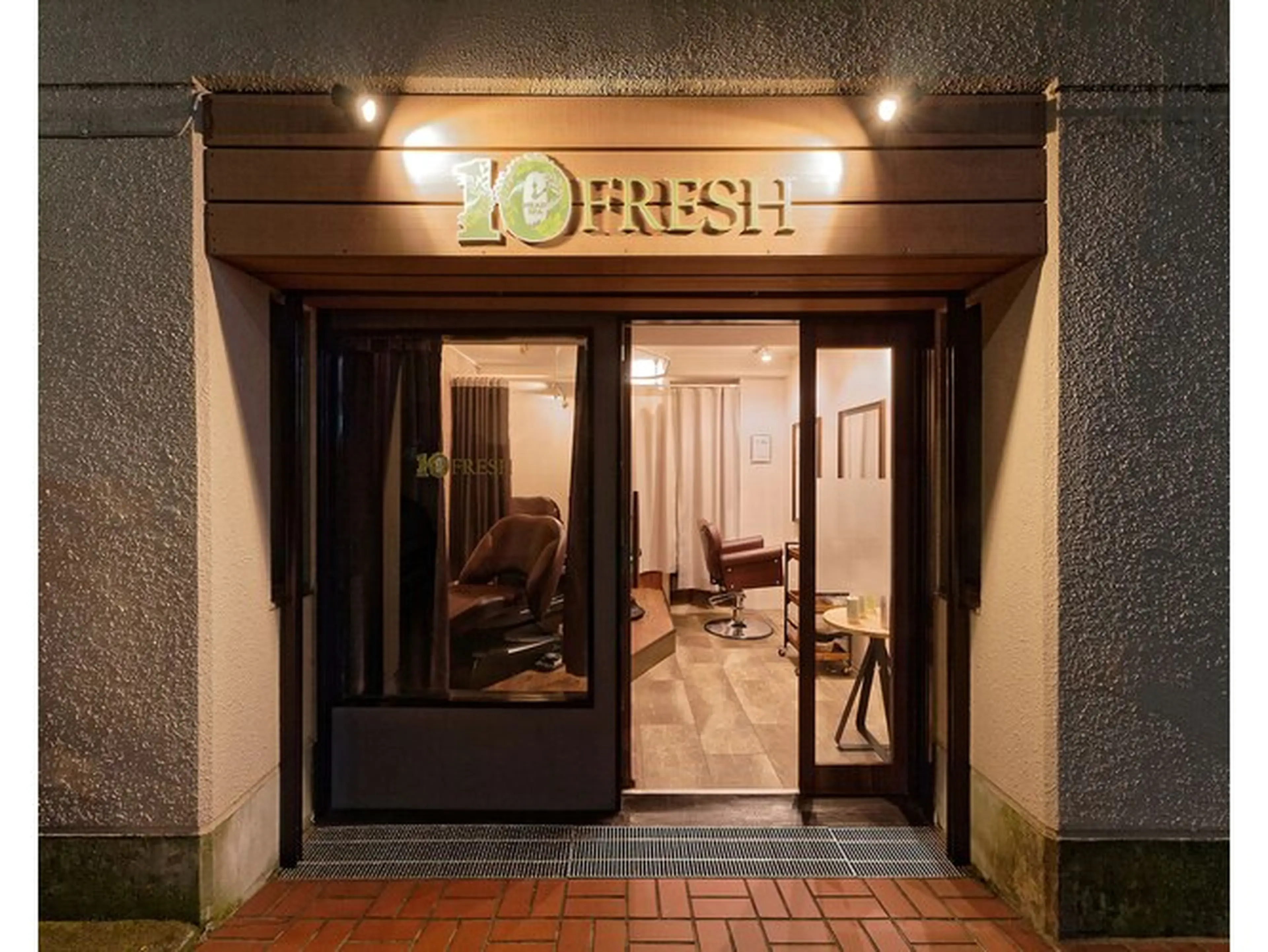 10FRESH練馬店の内観・外観1