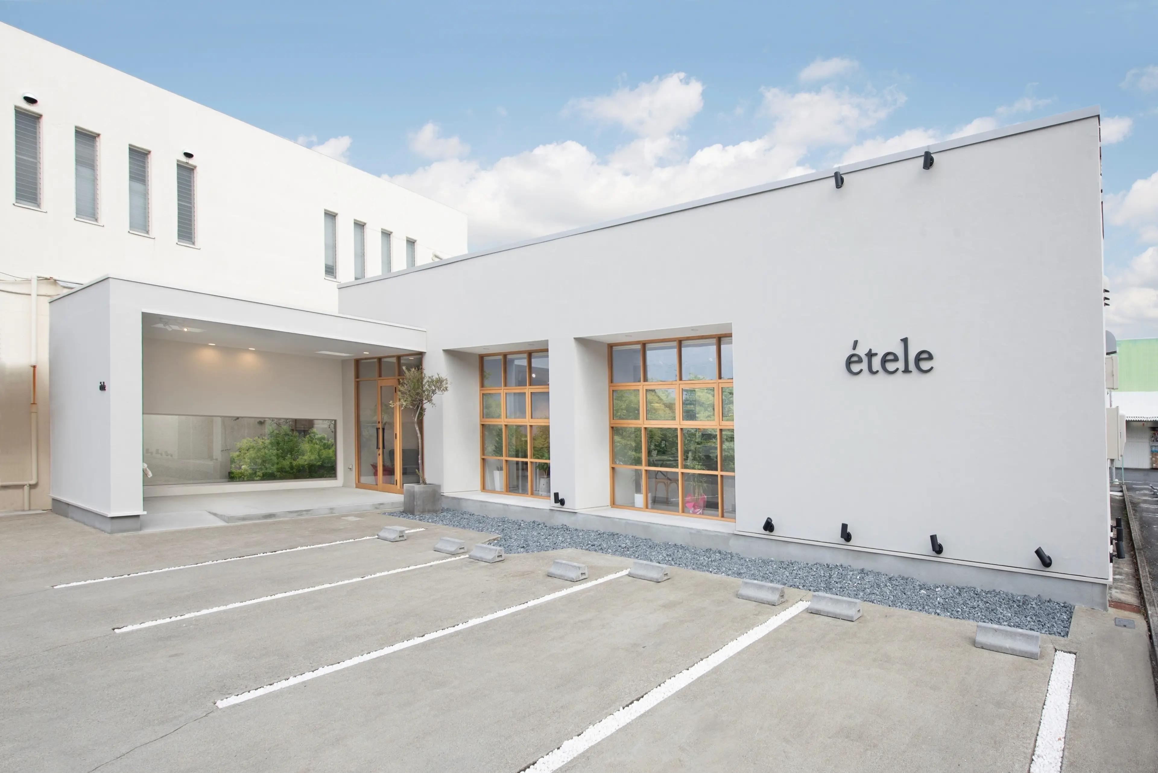 eteleの内観・外観1