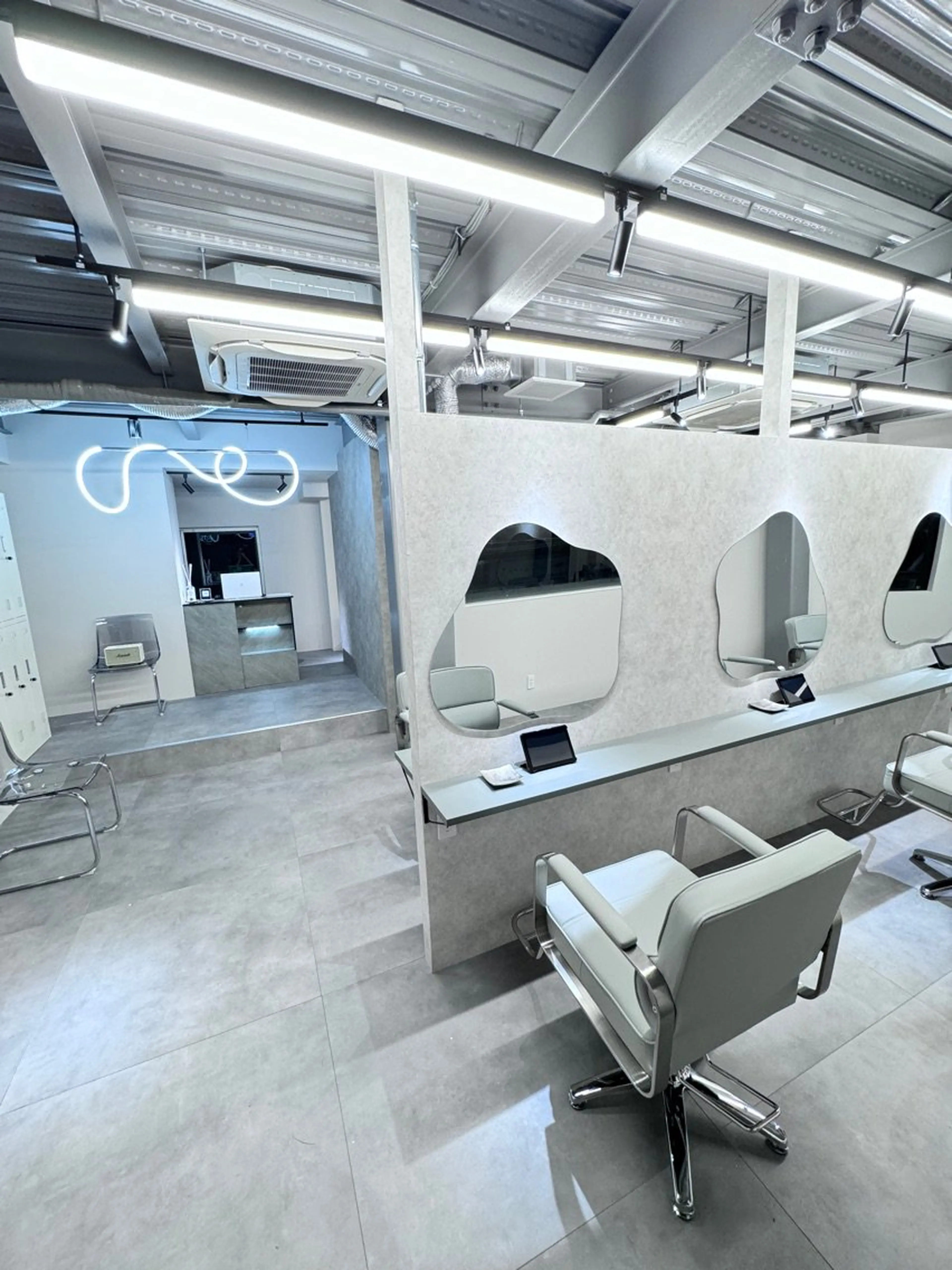 《無料 髪質改善＆ヘアデザイン nui 高槻 阪急 茨木店の内観・外観1