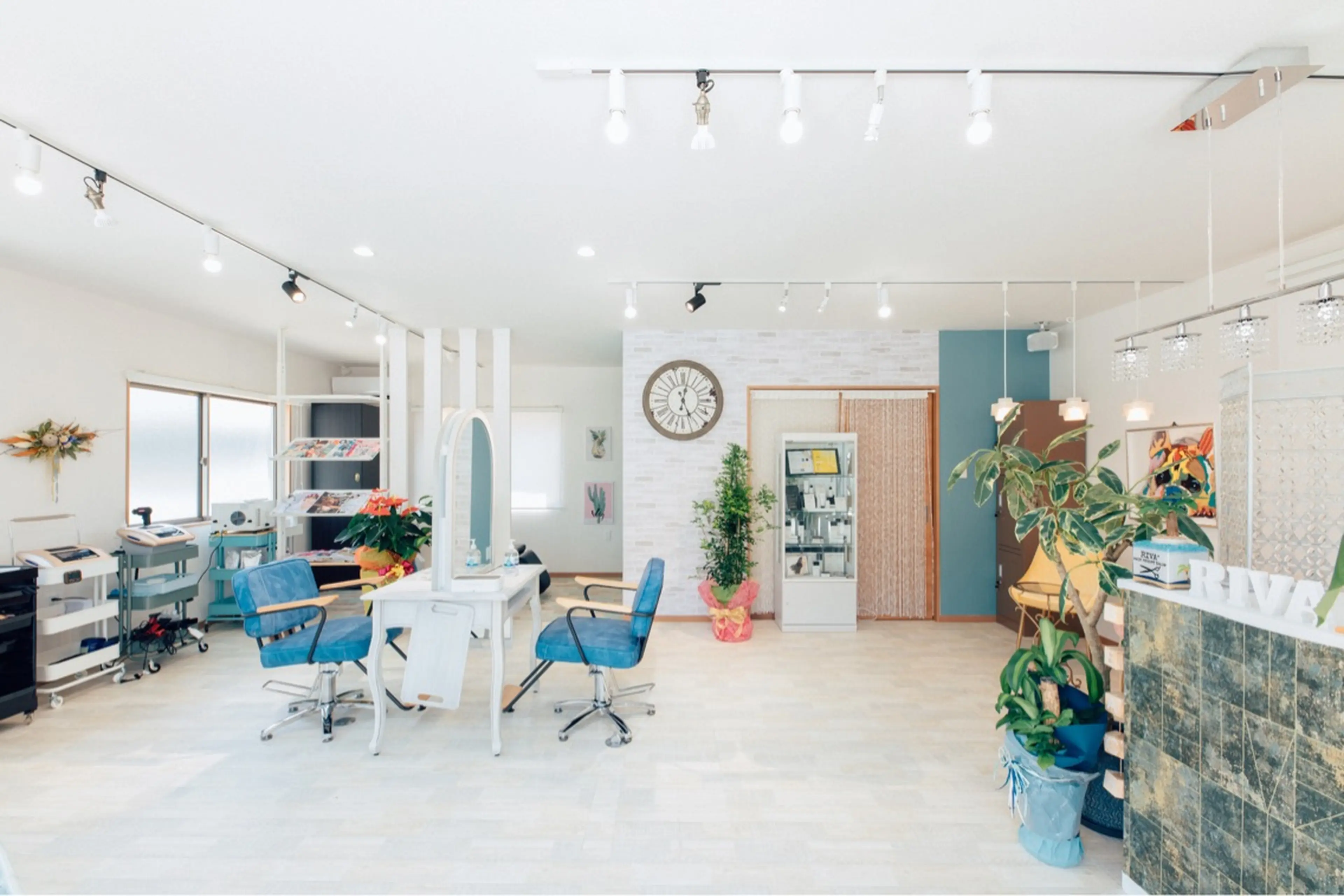 RIVA+の内観・外観2