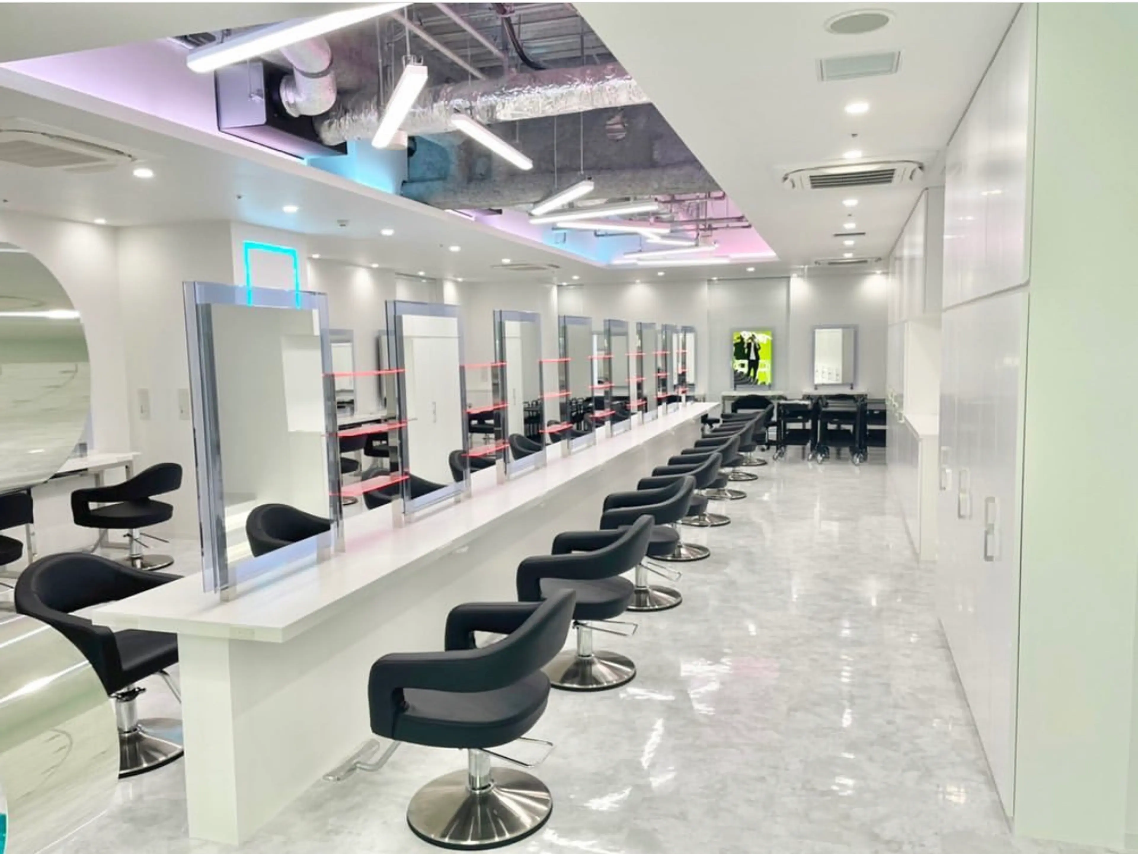 DISCOの内観・外観2