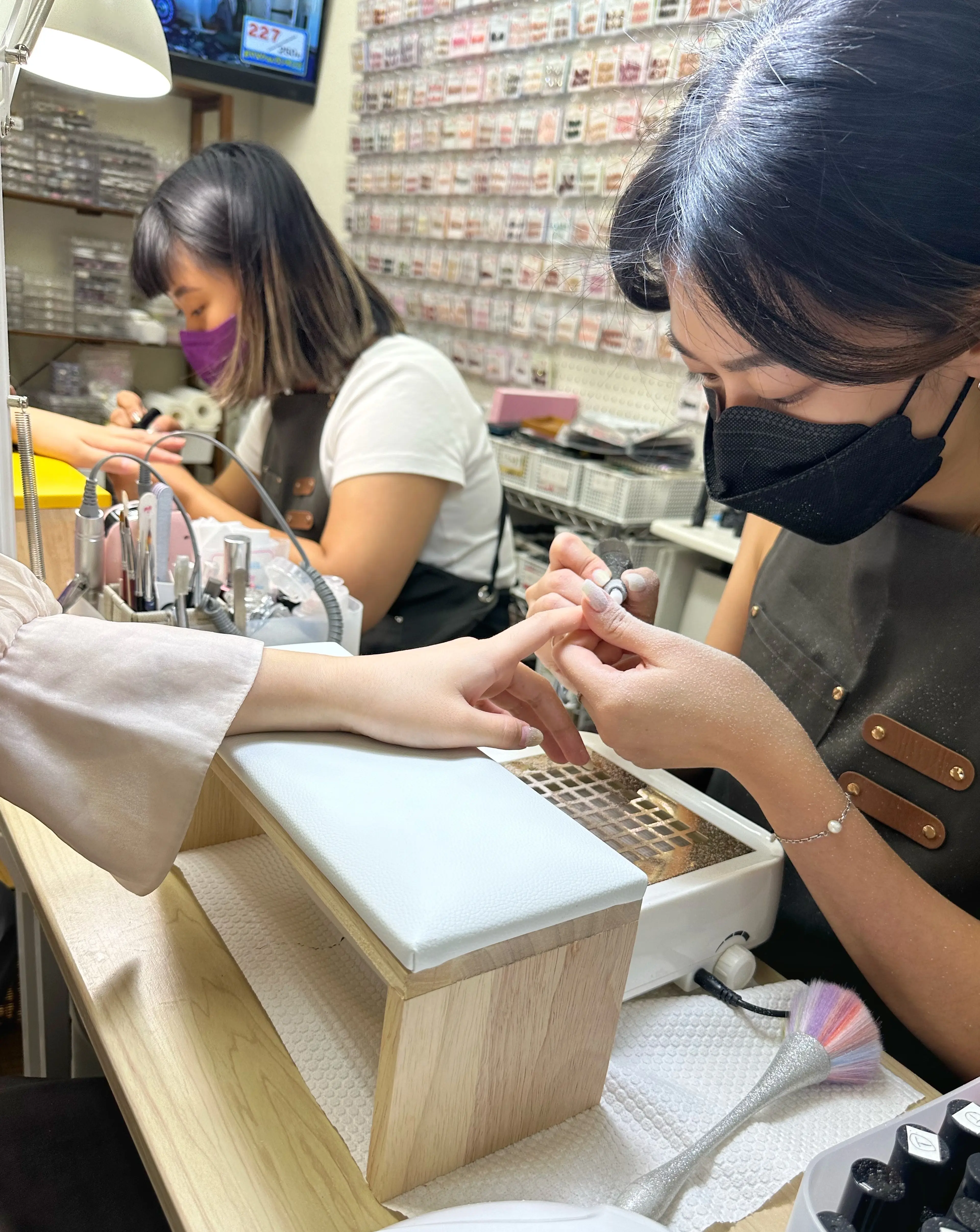 ラクネイルサロン池袋の内観・外観2