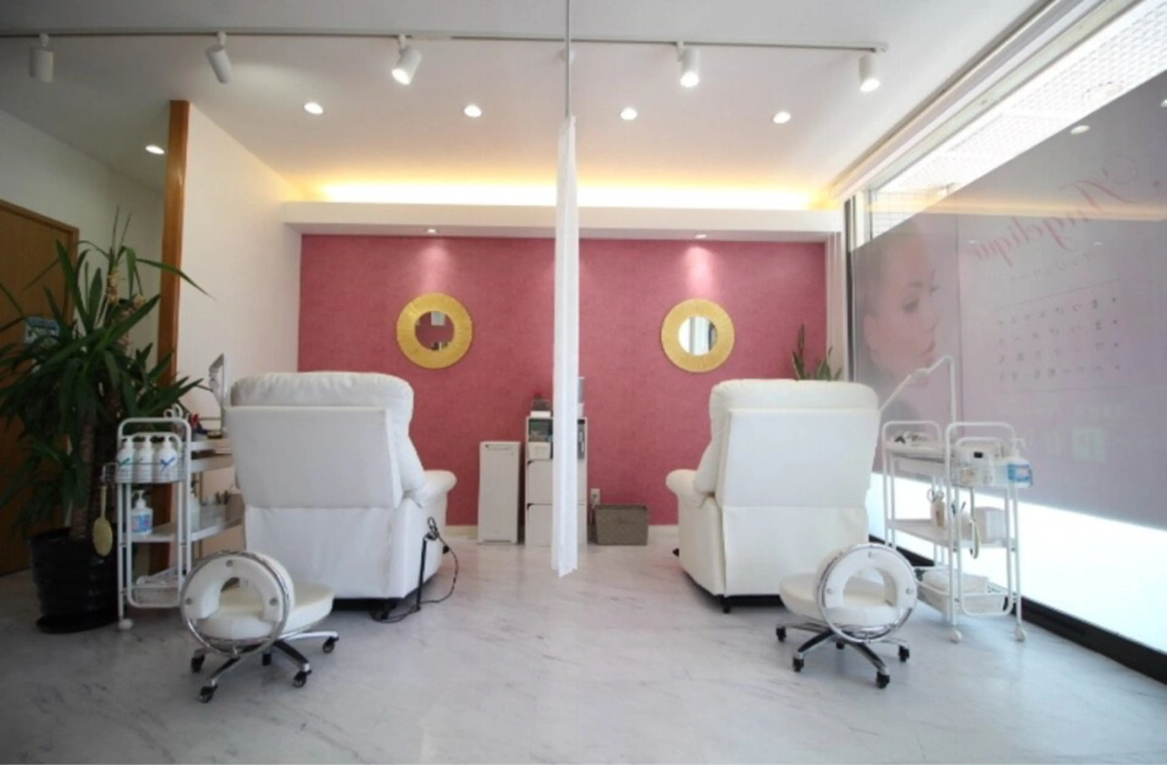 アンジェリーク八王子店の内観・外観2