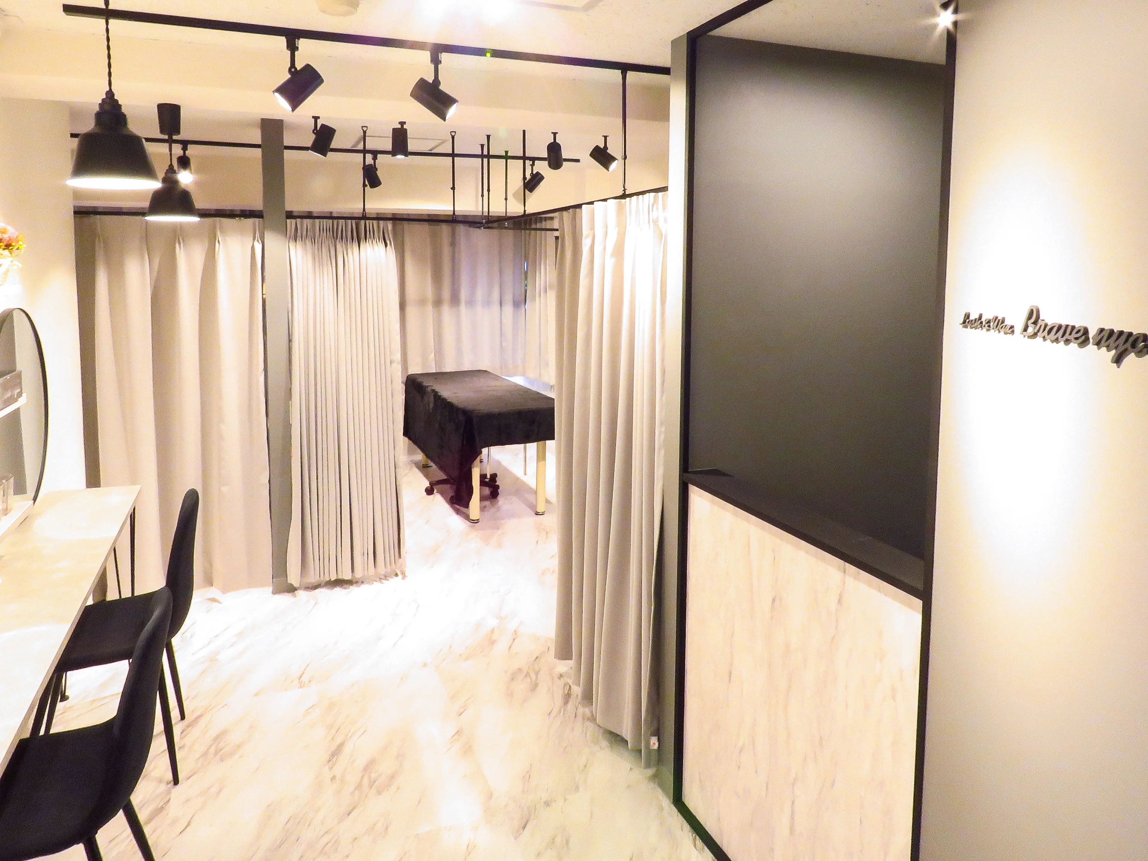 Lash&Wax Brave nyc.の内観・外観1