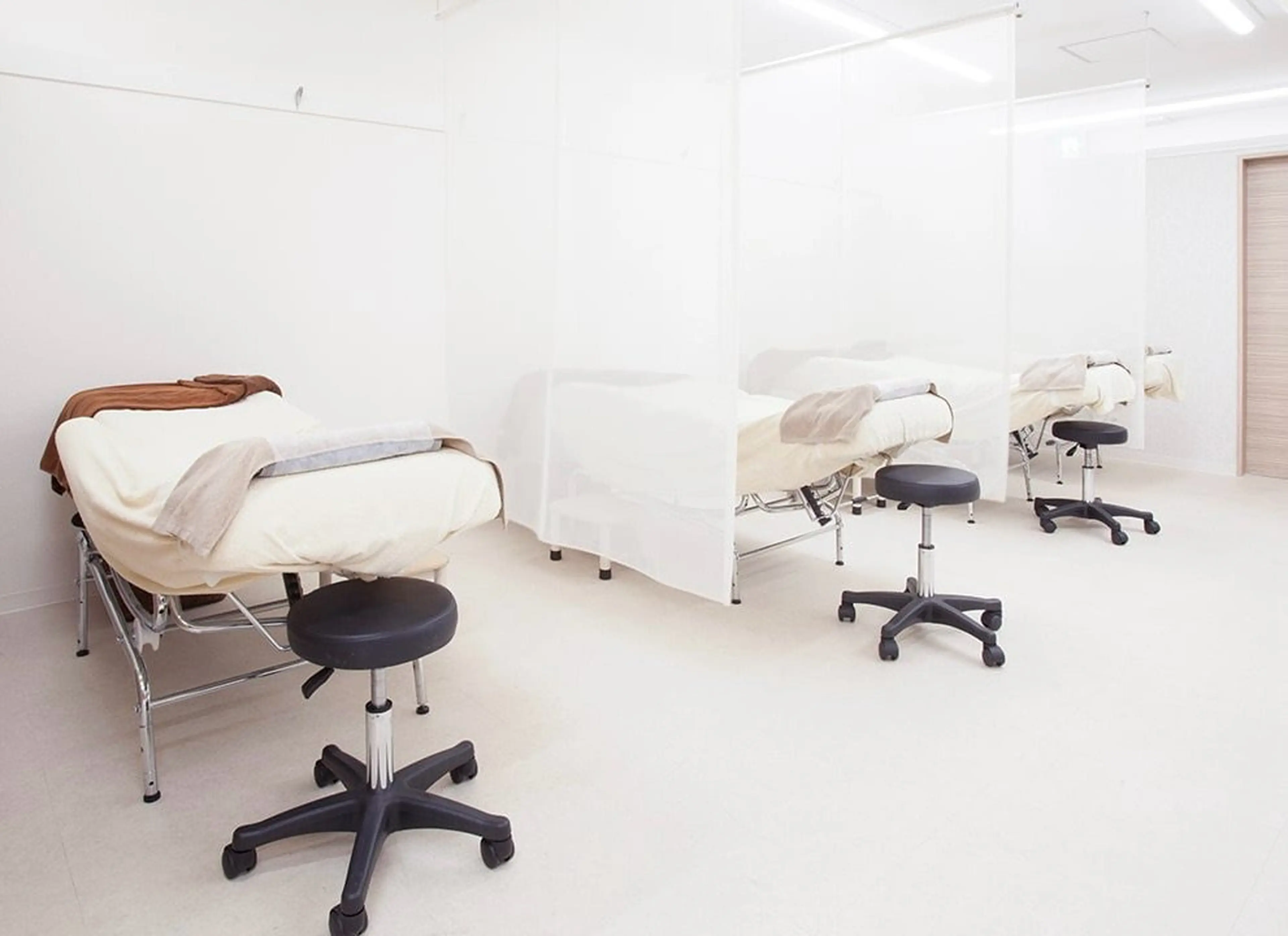 プラスアイ川崎東口店の内観・外観1