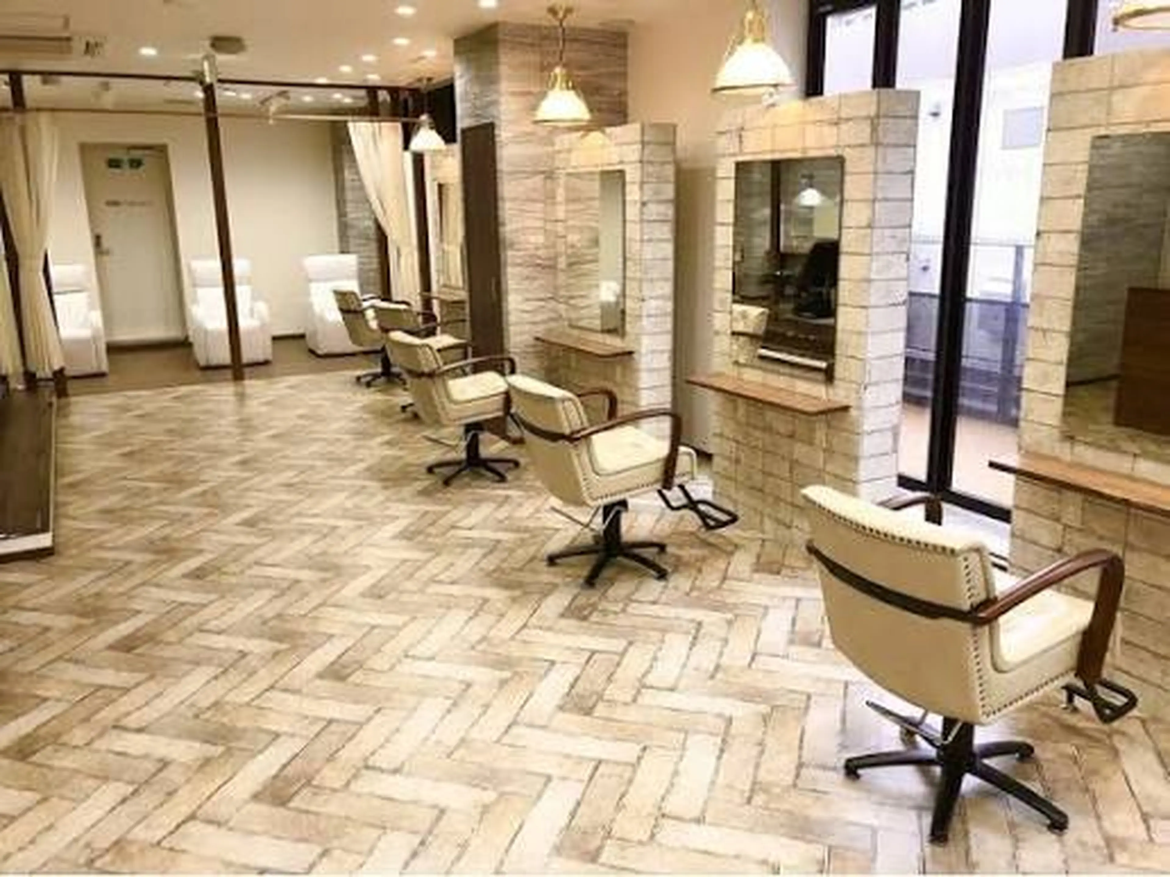 hair&make&eyelash GRAN Lucia 梅田茶屋町店の内観・外観2