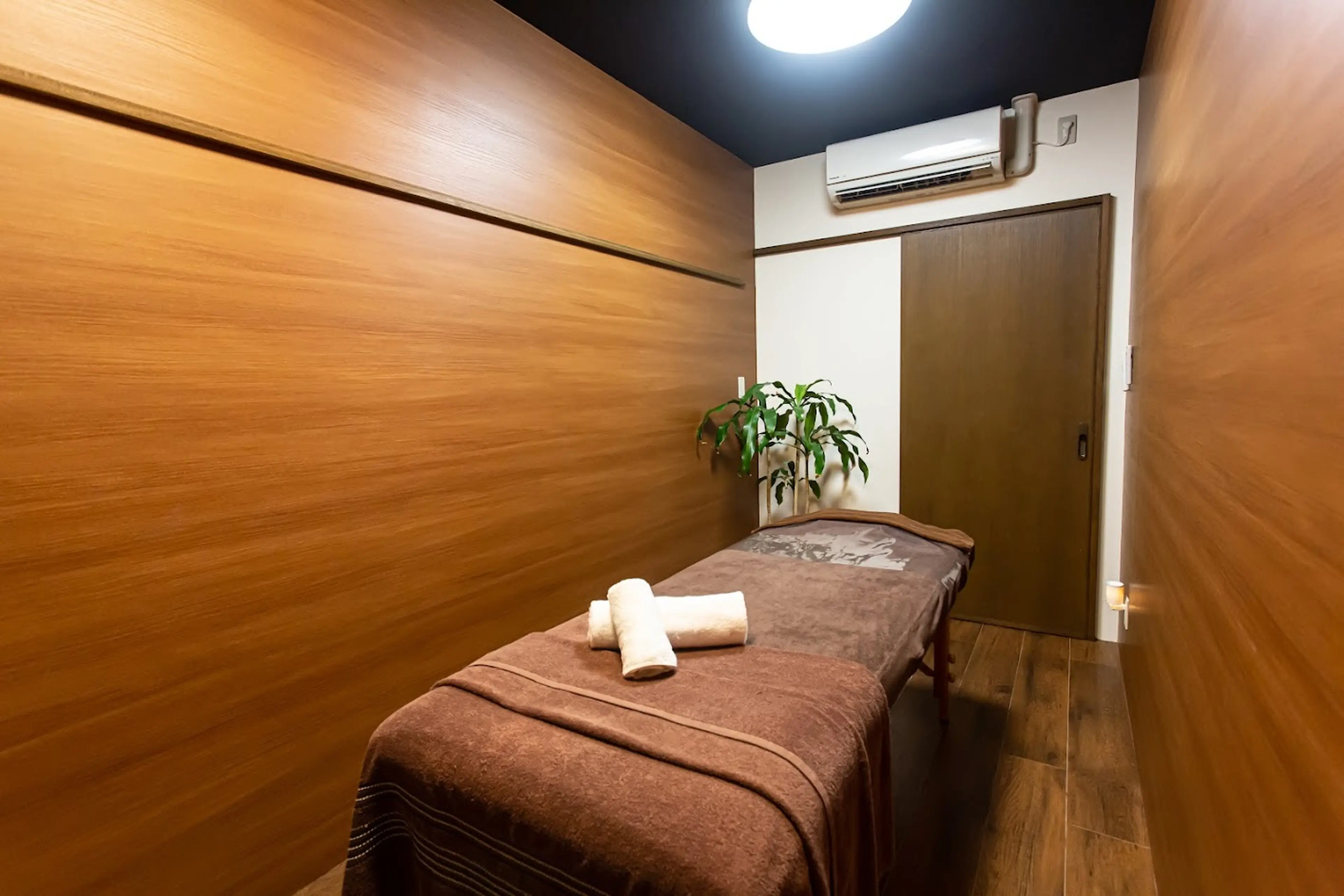 ディーキャットリーの内観・外観1