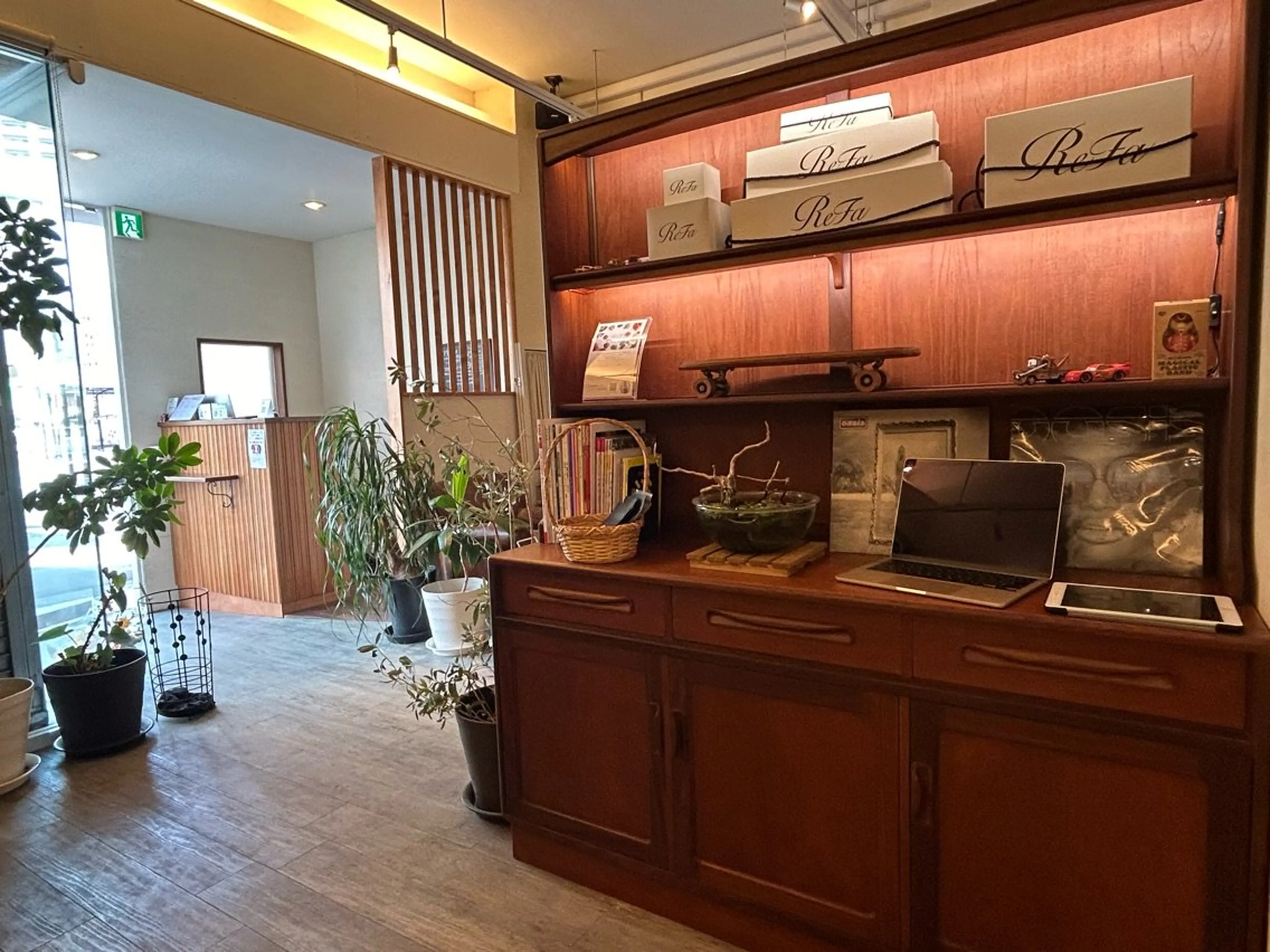 Color Salon BACKYARDの内観・外観2