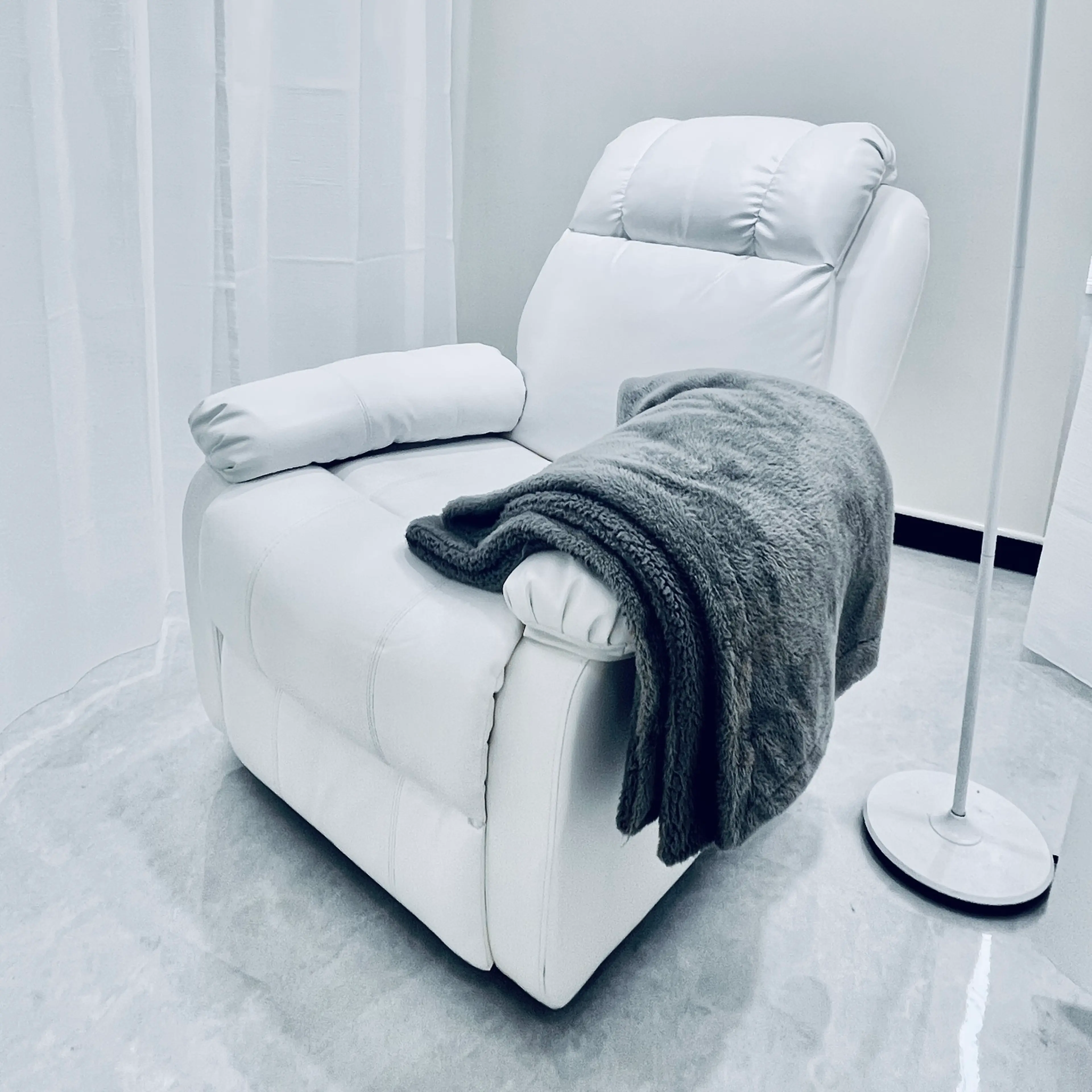 アイブロウサロン Mond 新宿三丁目店【眉毛専門店】の内観・外観2