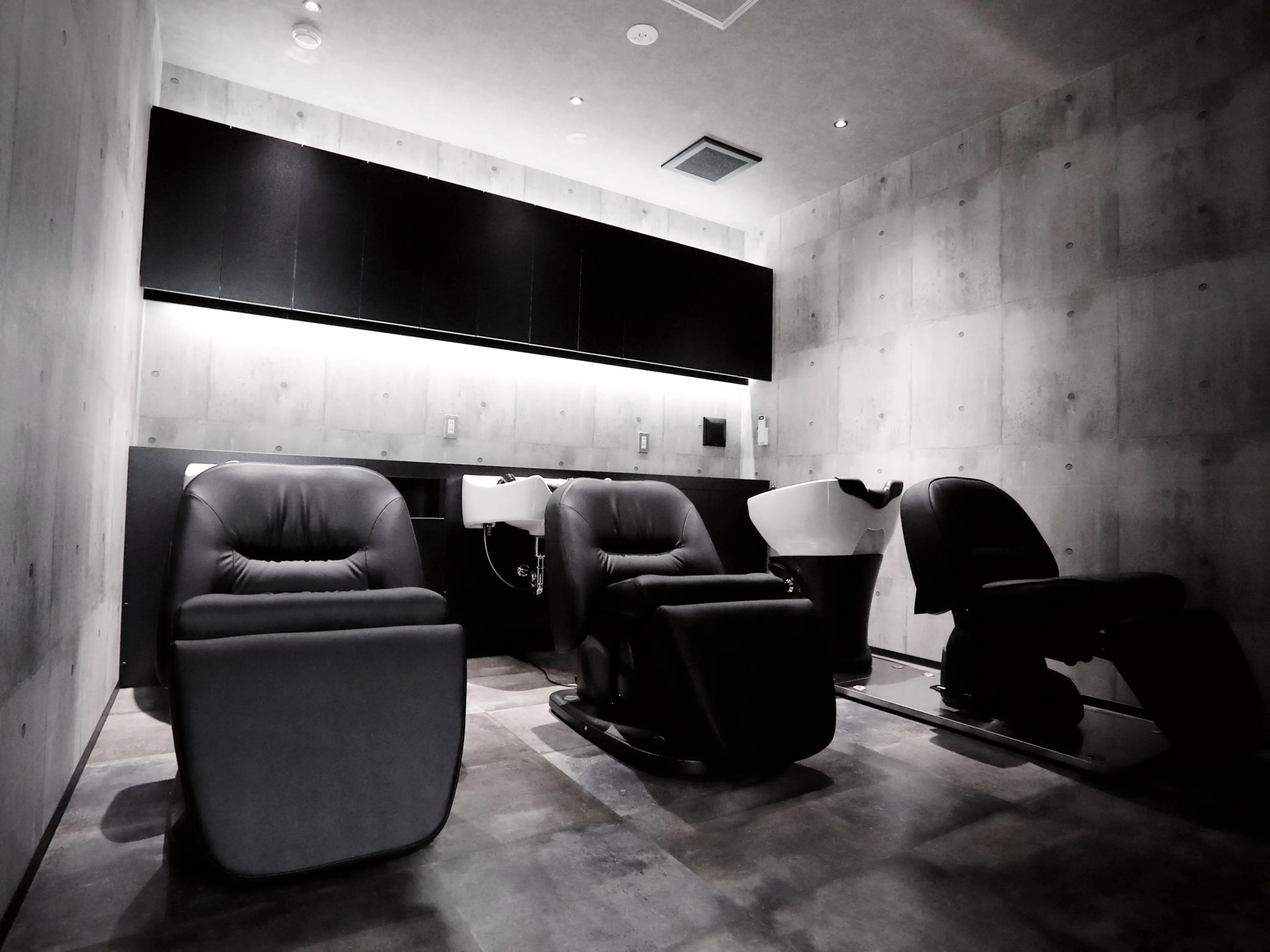 THREEの内観・外観2