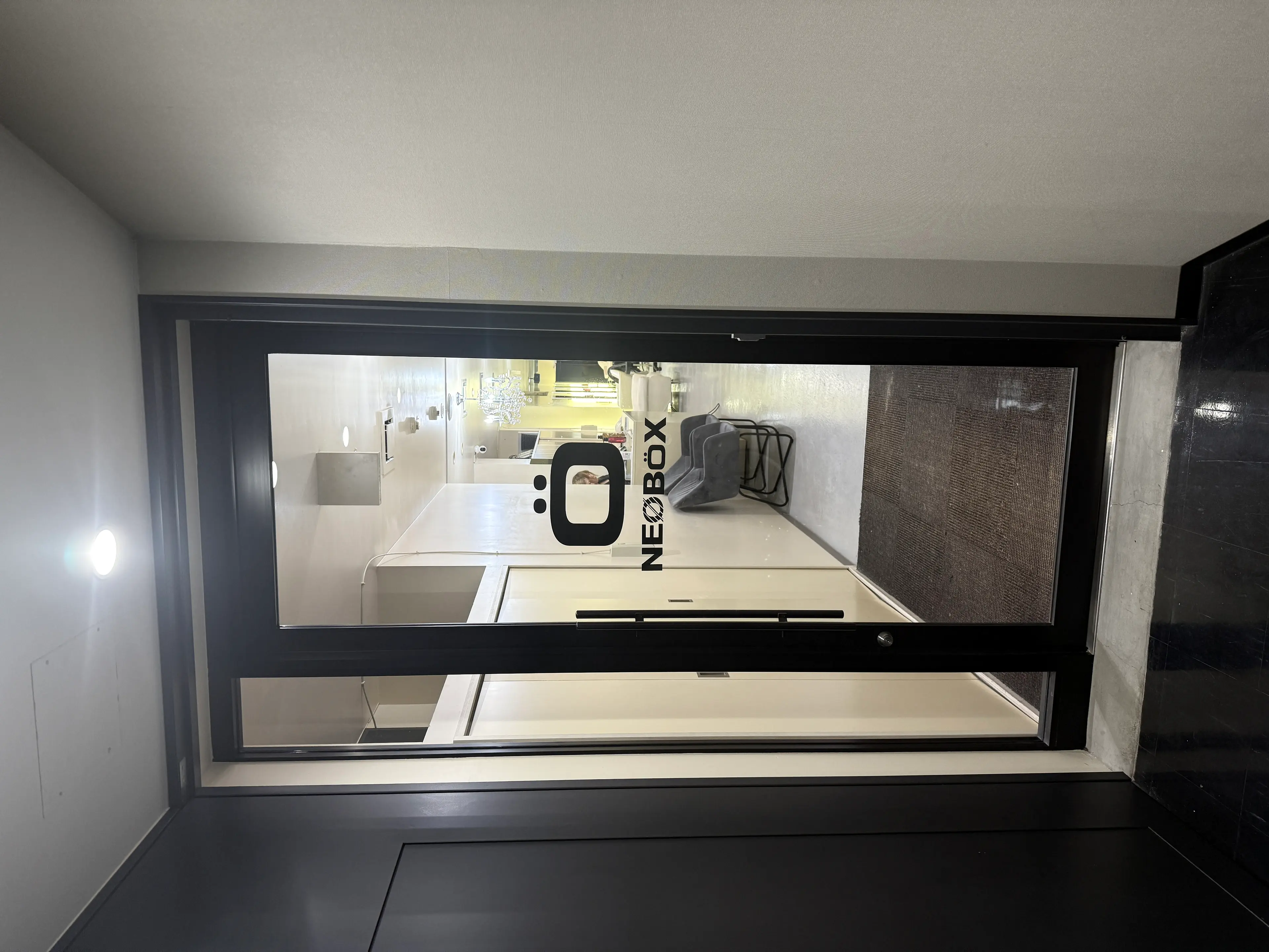 カラーもできるエクステ専門店 NEOBOX 心斎橋 難波【ネオボックス】の内観・外観2