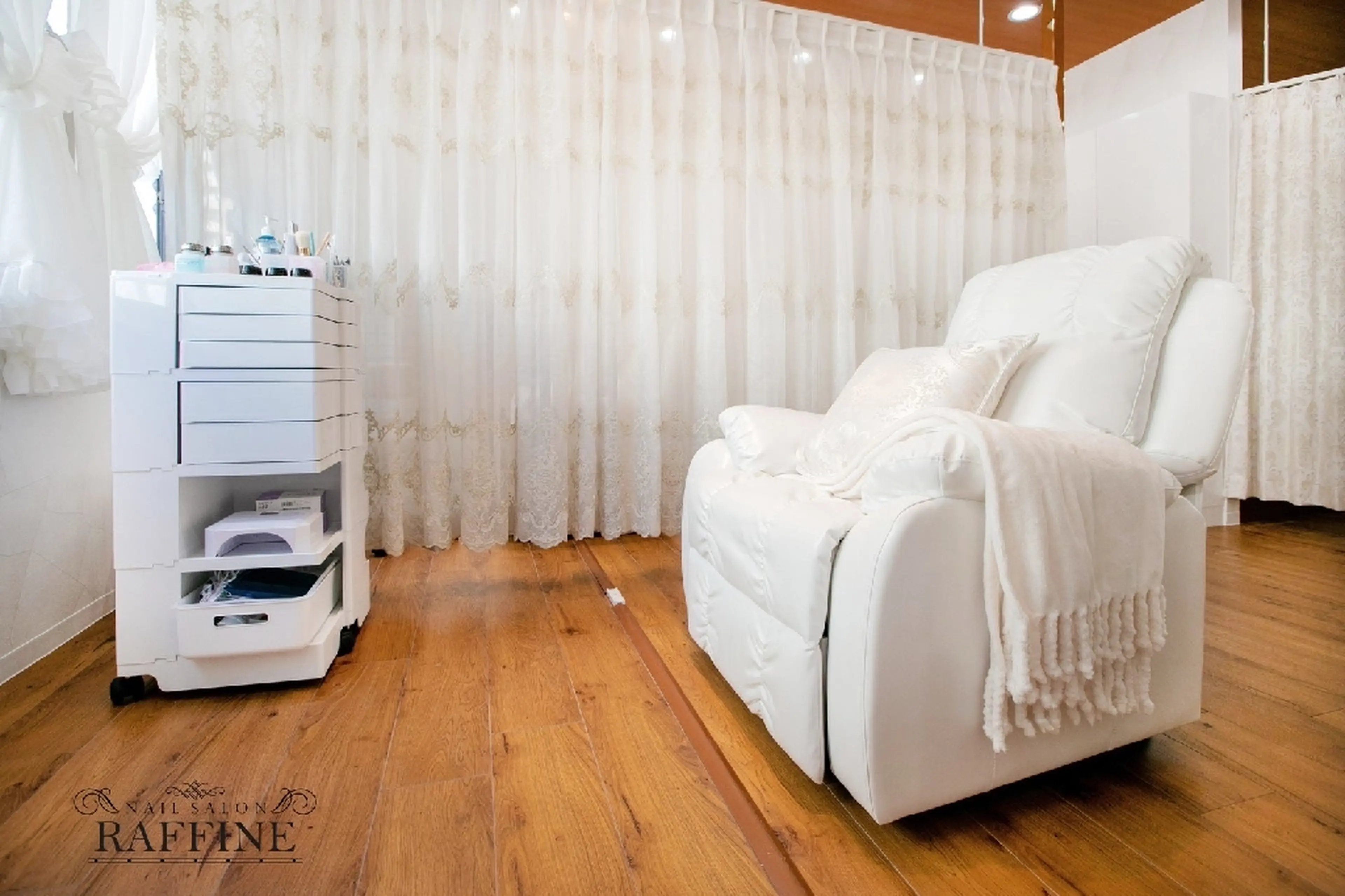 ネイルサロン＆スクール　RAFFINEの内観・外観3
