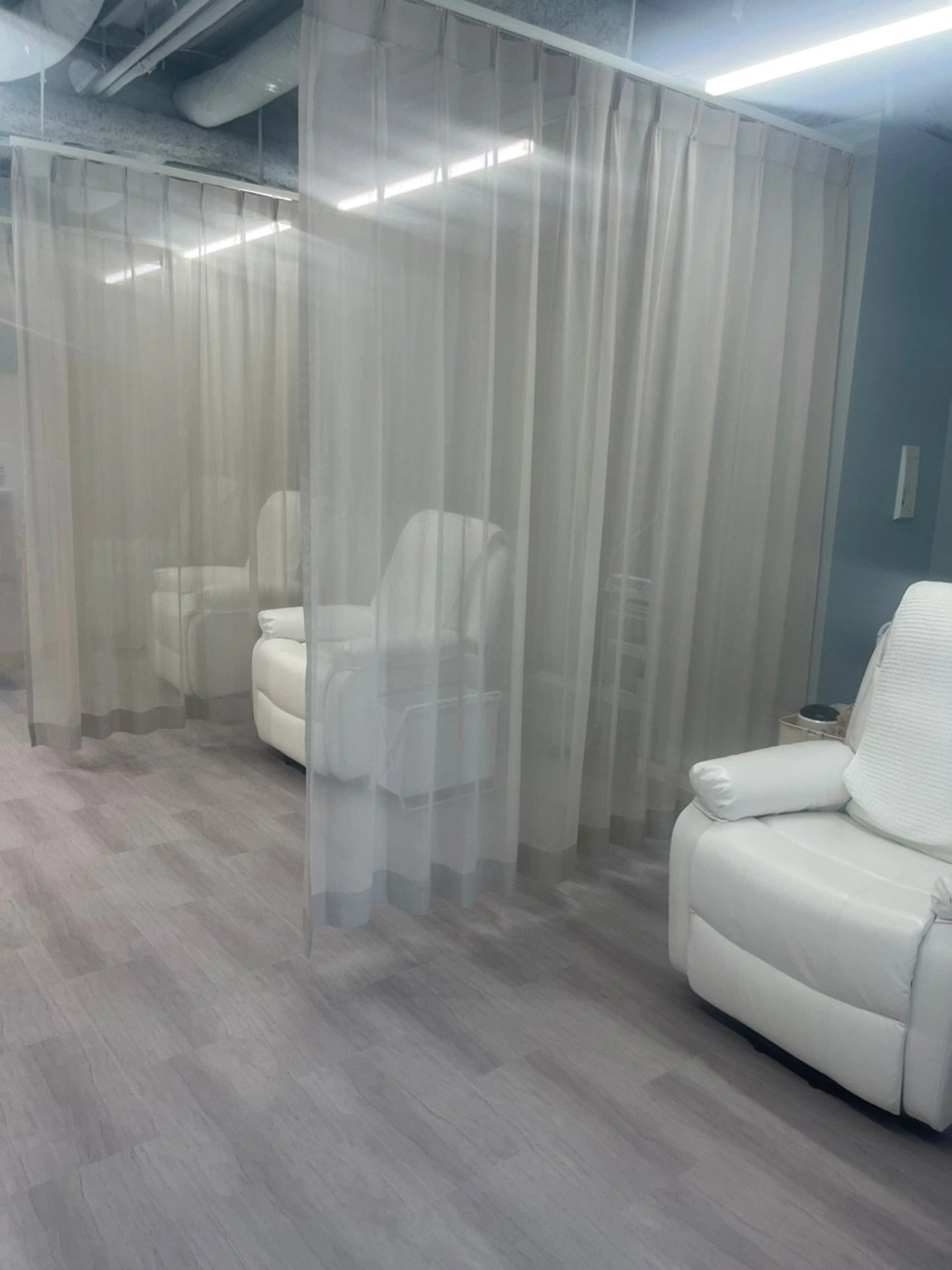 eight eyelash&nail 横浜の内観・外観2