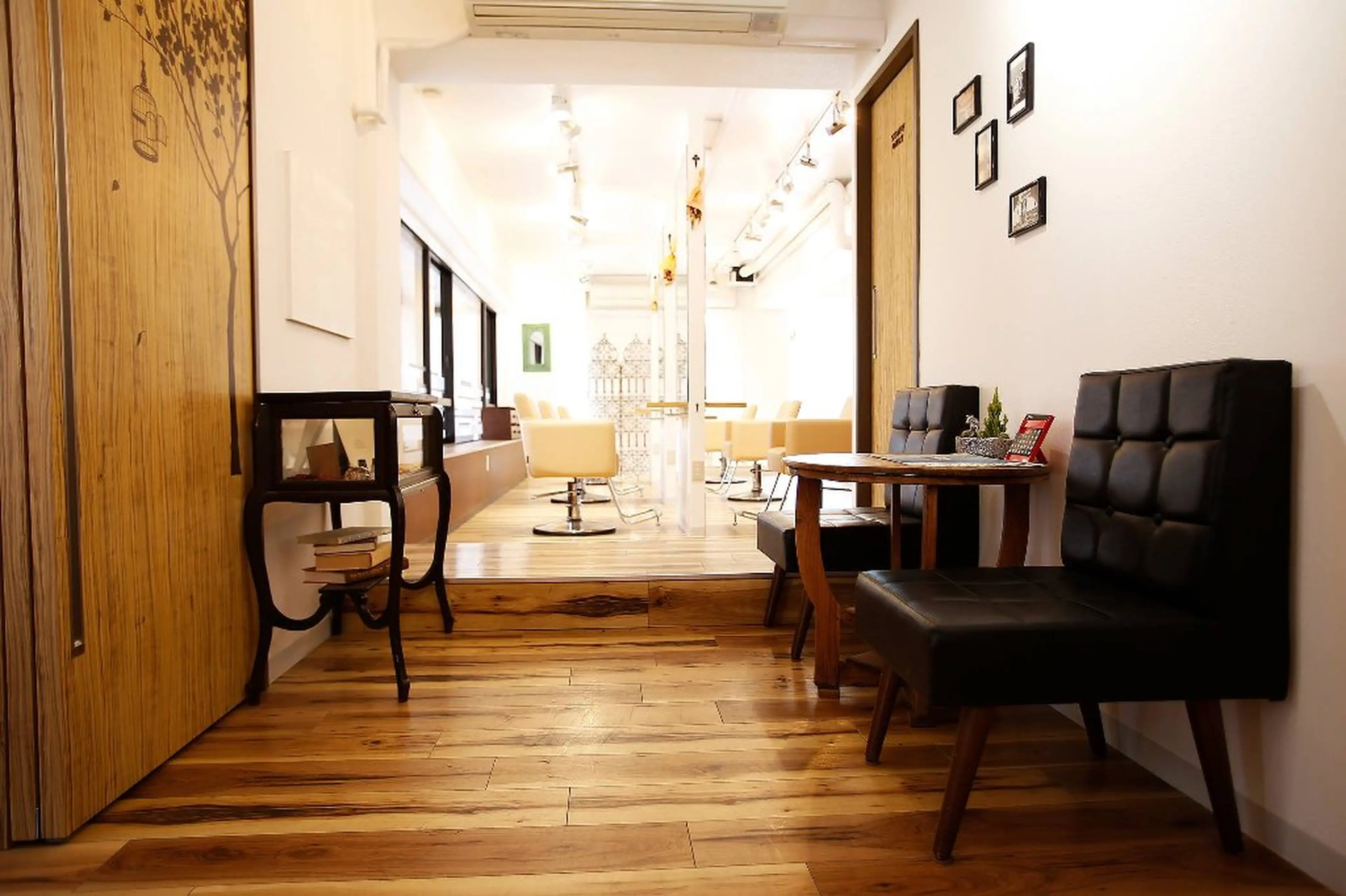 MERKMALの内観・外観1