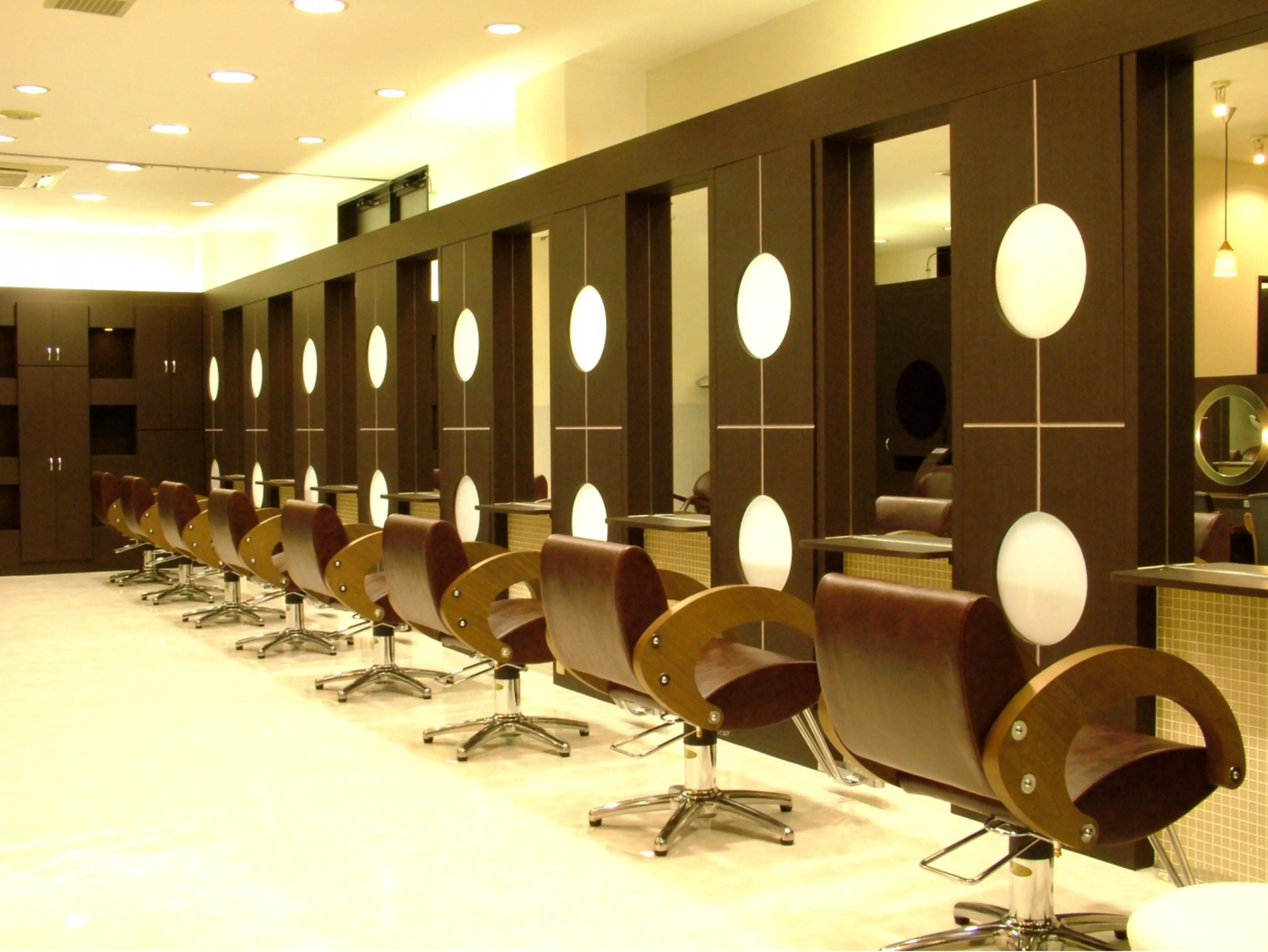 TRUTH南柏店の内観・外観1