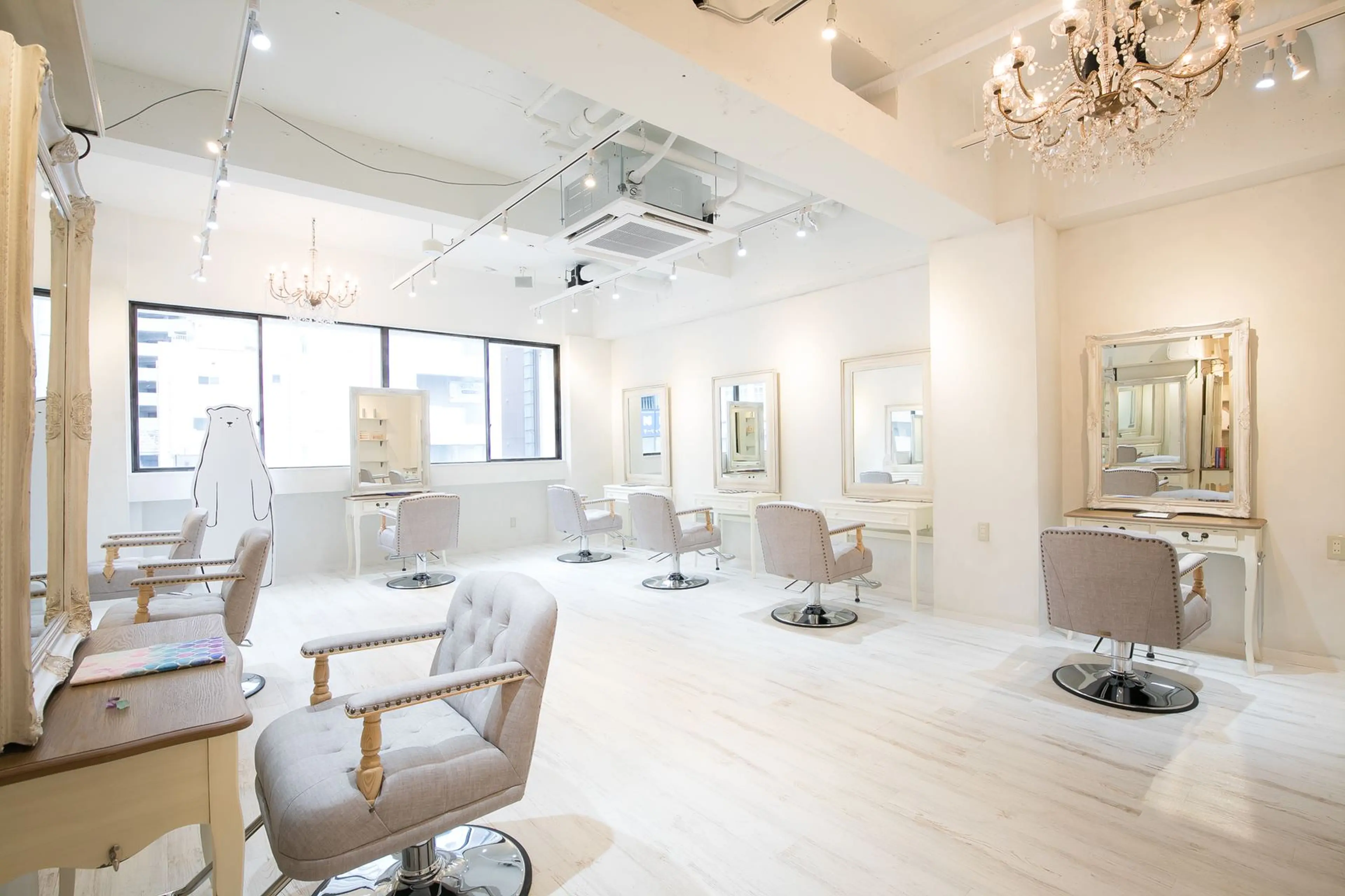 N° uairo【ナンバーユアイロ】の内観・外観1